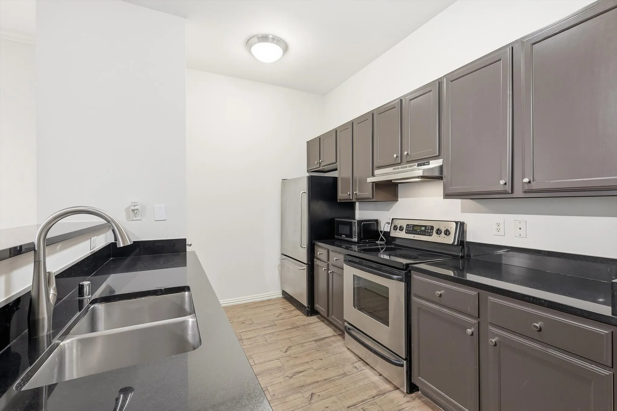 Condominium For Sale in Dallas County , 2305 Worthington Street 219, Dallas, Texas 75204, 1 Bedroom, 1 Bathroom, 1 Garage spaces, 852 Sqft, built in 1999, mls#21255133, Real Estate Agent in Dallas, Homes For Sale in Dallas county, Homes For Sale in Dallas, Realtor in Dallas Texas, Real Estate Brokerage Independent Realty Texas, Luminita Cordes Realtor