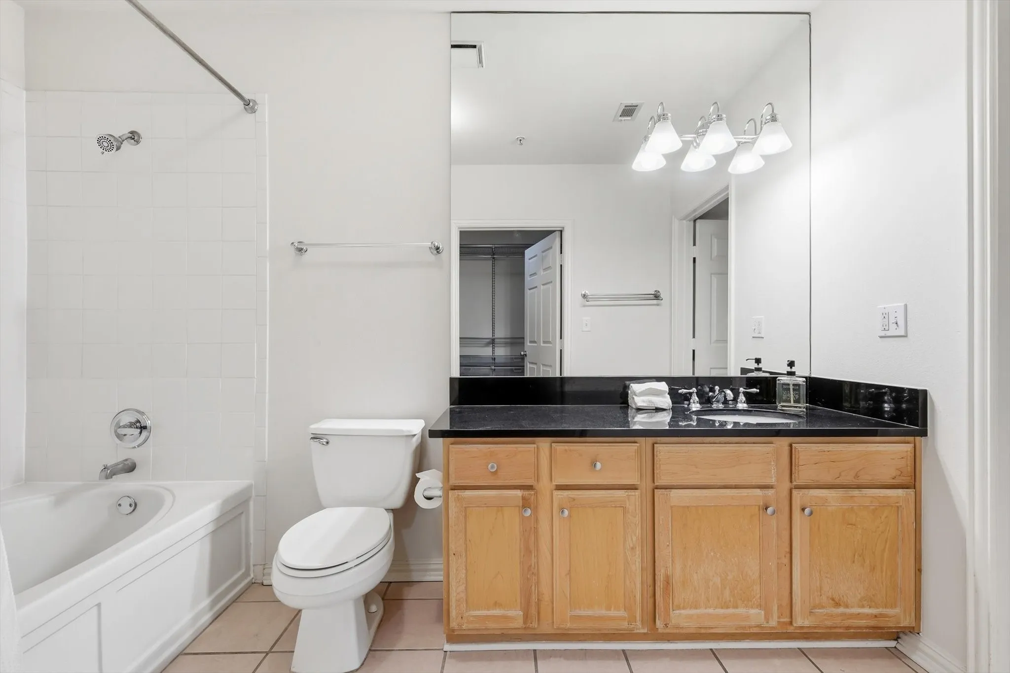 Condominium For Sale in Dallas County , 2305 Worthington Street 219, Dallas, Texas 75204, 1 Bedroom, 1 Bathroom, 1 Garage spaces, 852 Sqft, built in 1999, mls#21255133, Real Estate Agent in Dallas, Homes For Sale in Dallas county, Homes For Sale in Dallas, Realtor in Dallas Texas, Real Estate Brokerage Independent Realty Texas, Luminita Cordes Realtor