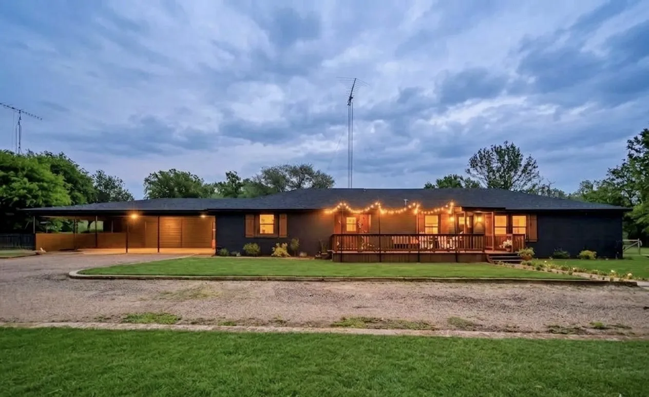 Single Family Residence For Sale in Van Zandt County , 997 Vz County Road 4810, Ben Wheeler, Texas 75754, 4 Bedroom, 3 Bathroom, Garage spaces, 2,521 Sqft, built in 1969, mls#21252287, Real Estate Agent in Ben Wheeler, Homes For Sale in Van Zandt county, Homes For Sale in Ben Wheeler, Realtor in Ben Wheeler Texas, Real Estate Brokerage Independent Realty Texas, Luminita Cordes Realtor