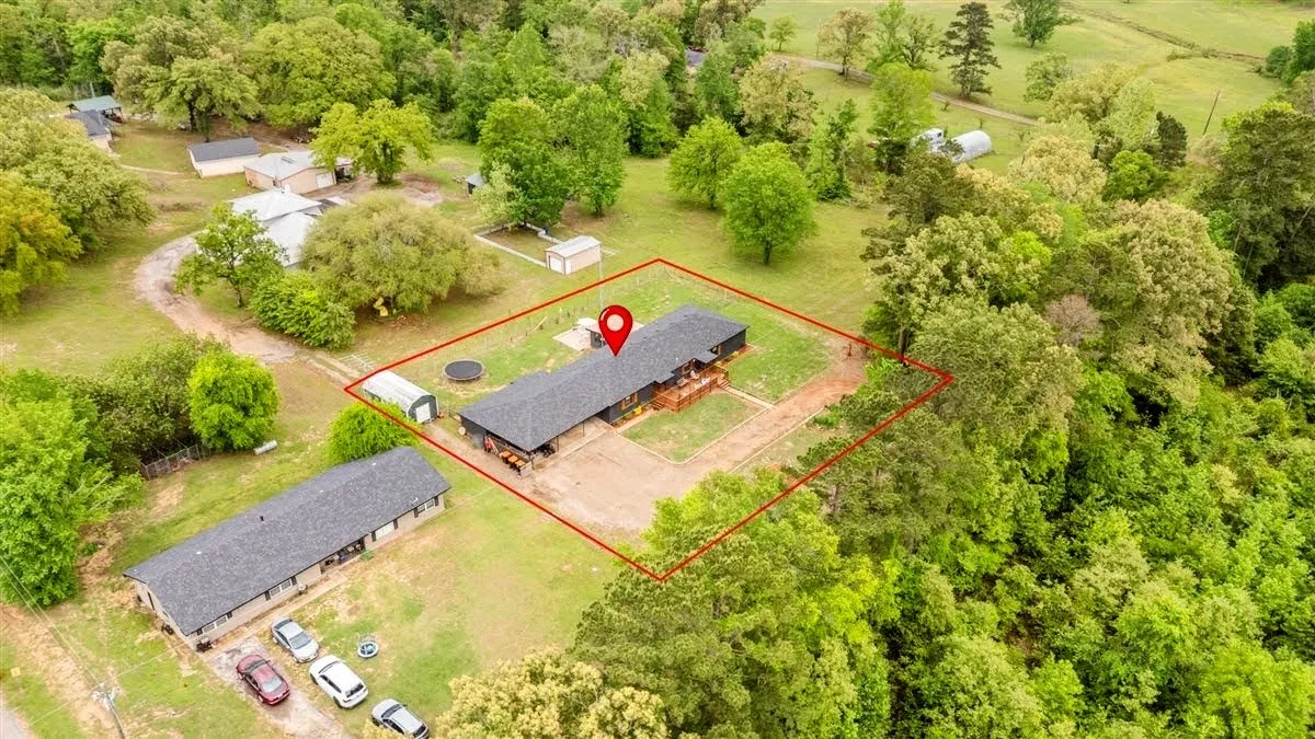 Single Family Residence For Sale in Van Zandt County , 997 Vz County Road 4810, Ben Wheeler, Texas 75754, 4 Bedroom, 3 Bathroom, Garage spaces, 2,521 Sqft, built in 1969, mls#21252287, Real Estate Agent in Ben Wheeler, Homes For Sale in Van Zandt county, Homes For Sale in Ben Wheeler, Realtor in Ben Wheeler Texas, Real Estate Brokerage Independent Realty Texas, Luminita Cordes Realtor