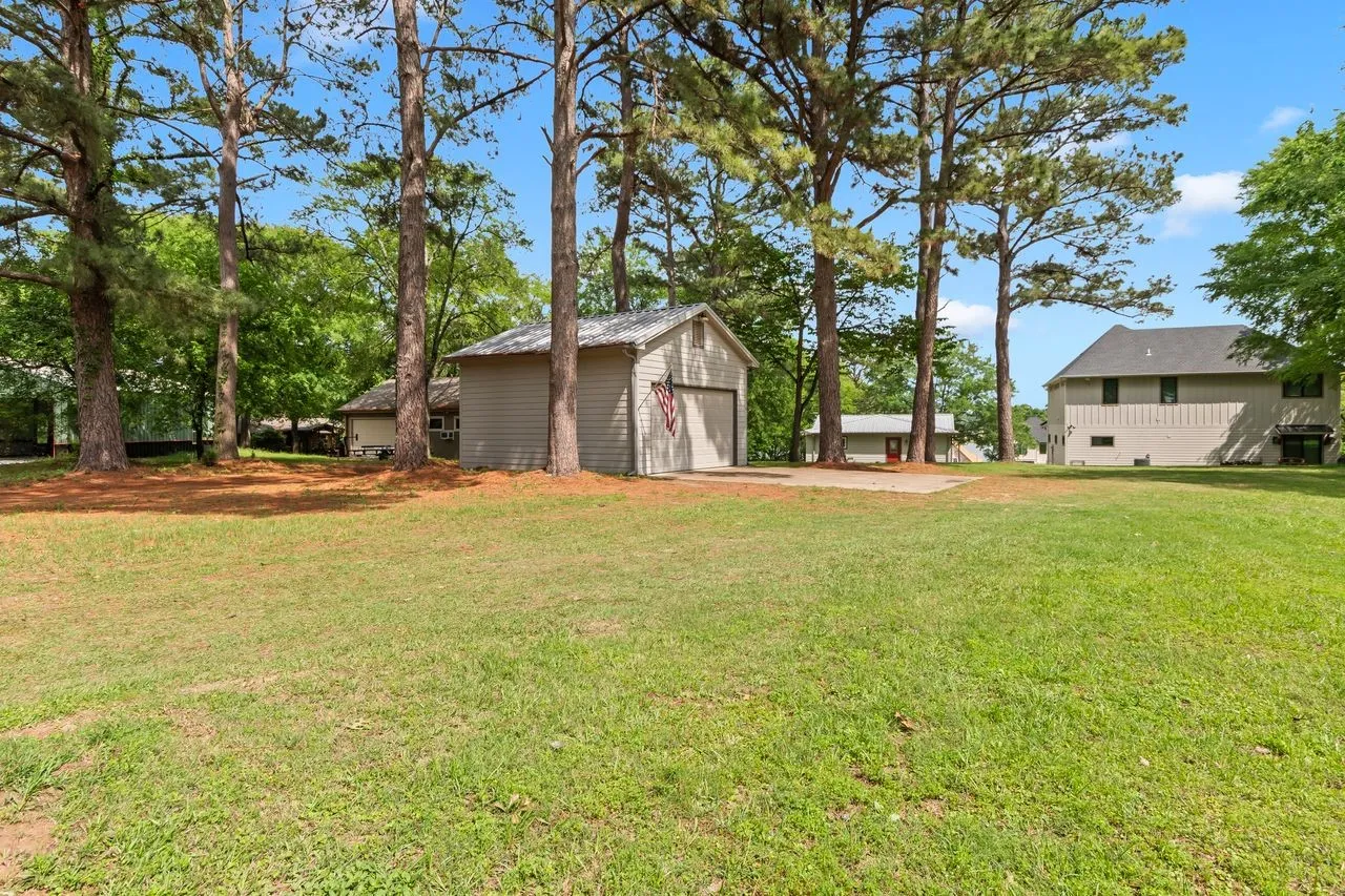Single Family Residence For Sale in Henderson County , 13663 Park Harbor, Eustace, Texas 75124, 3 Bedroom, 1 Bathroom, 2 Garage spaces, 1,312 Sqft, built in 1973, mls#21253984, Real Estate Agent in Eustace, Homes For Sale in Henderson county, Homes For Sale in Eustace, Realtor in Eustace Texas, Real Estate Brokerage Independent Realty Texas, Luminita Cordes Realtor