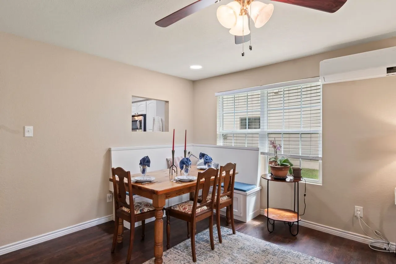 Single Family Residence For Sale in Henderson County , 13663 Park Harbor, Eustace, Texas 75124, 3 Bedroom, 1 Bathroom, 2 Garage spaces, 1,312 Sqft, built in 1973, mls#21253984, Real Estate Agent in Eustace, Homes For Sale in Henderson county, Homes For Sale in Eustace, Realtor in Eustace Texas, Real Estate Brokerage Independent Realty Texas, Luminita Cordes Realtor