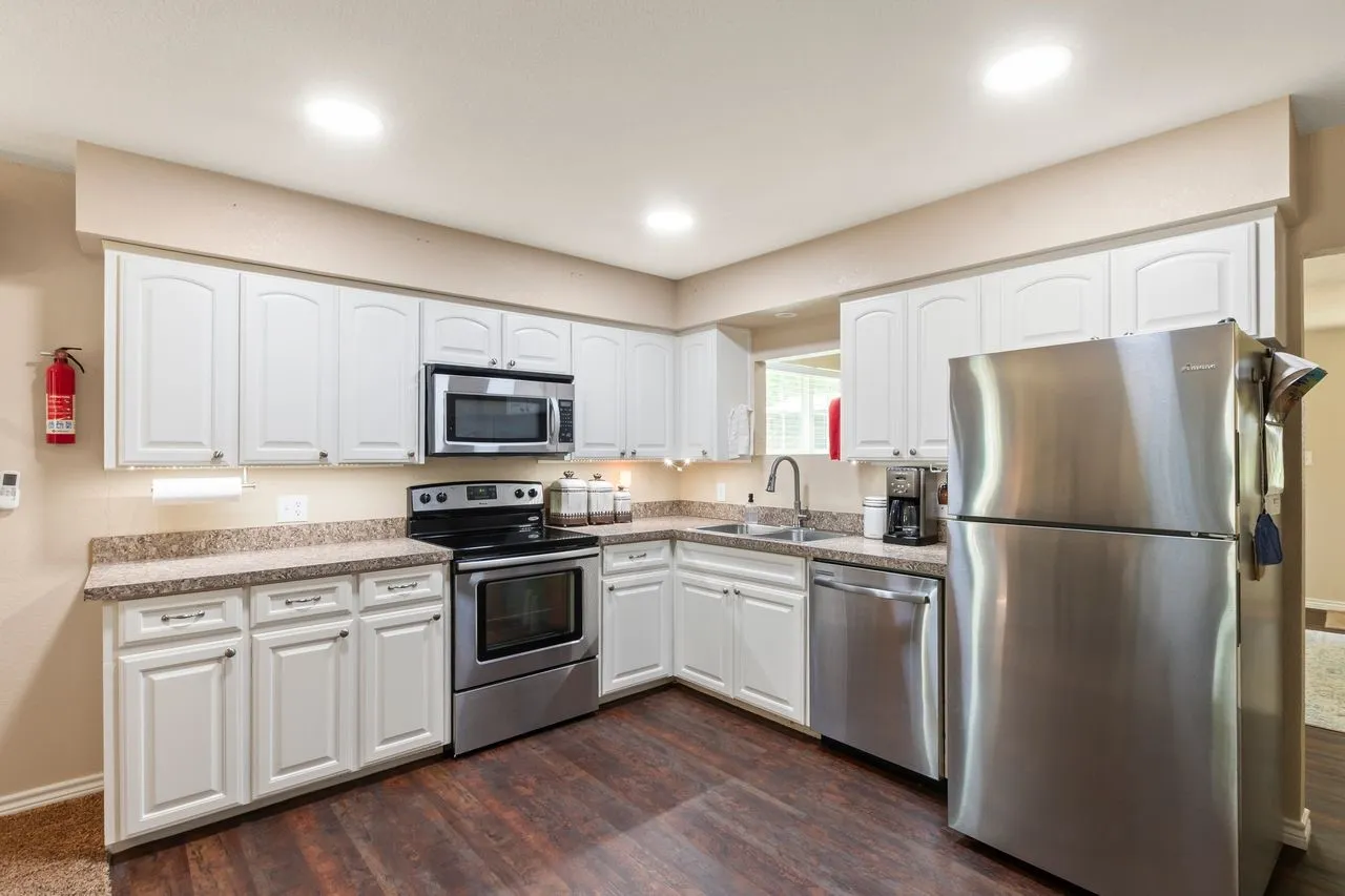 Single Family Residence For Sale in Henderson County , 13663 Park Harbor, Eustace, Texas 75124, 3 Bedroom, 1 Bathroom, 2 Garage spaces, 1,312 Sqft, built in 1973, mls#21253984, Real Estate Agent in Eustace, Homes For Sale in Henderson county, Homes For Sale in Eustace, Realtor in Eustace Texas, Real Estate Brokerage Independent Realty Texas, Luminita Cordes Realtor