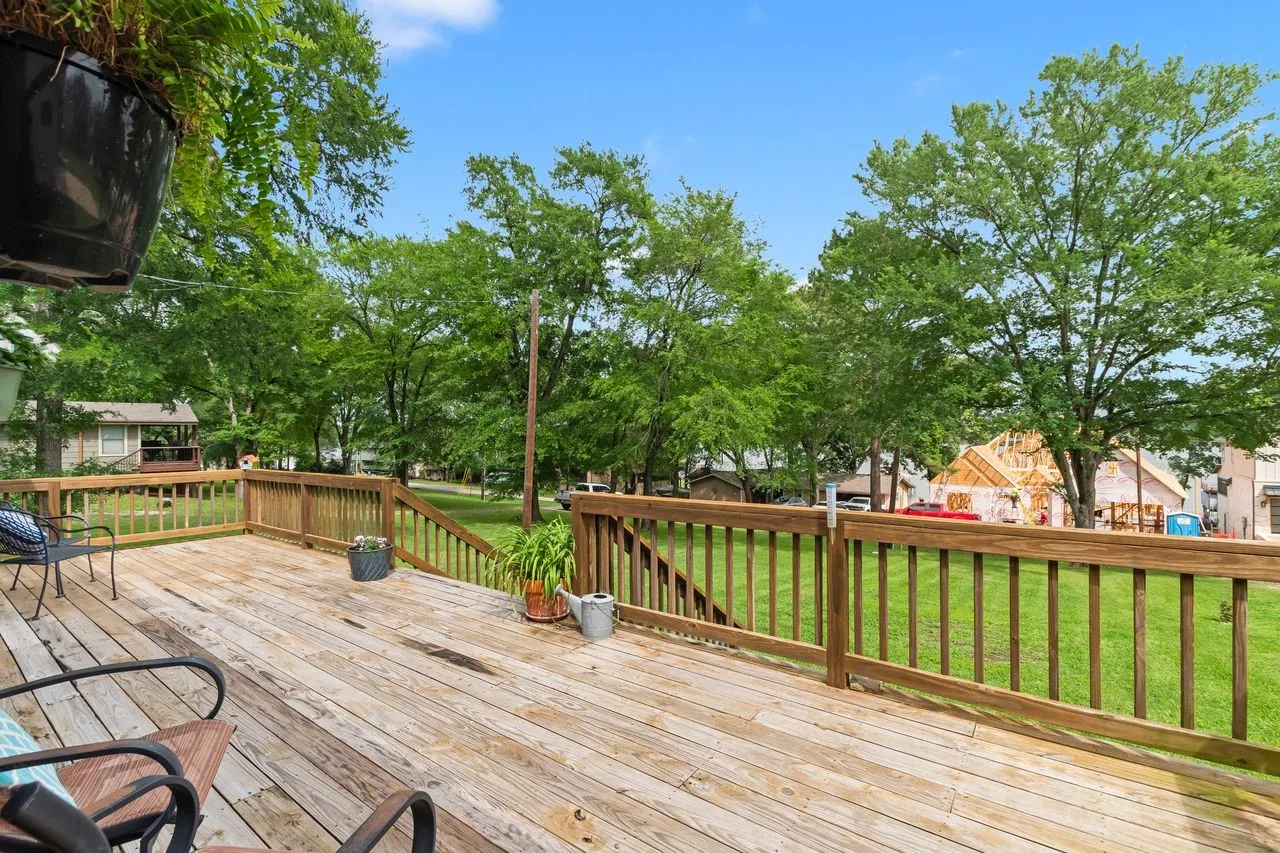 Single Family Residence For Sale in Henderson County , 13663 Park Harbor, Eustace, Texas 75124, 3 Bedroom, 1 Bathroom, 2 Garage spaces, 1,312 Sqft, built in 1973, mls#21253984, Real Estate Agent in Eustace, Homes For Sale in Henderson county, Homes For Sale in Eustace, Realtor in Eustace Texas, Real Estate Brokerage Independent Realty Texas, Luminita Cordes Realtor
