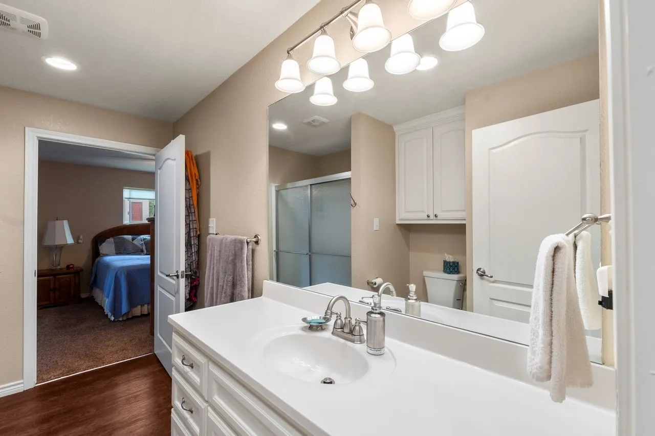 Single Family Residence For Sale in Henderson County , 13663 Park Harbor, Eustace, Texas 75124, 3 Bedroom, 1 Bathroom, 2 Garage spaces, 1,312 Sqft, built in 1973, mls#21253984, Real Estate Agent in Eustace, Homes For Sale in Henderson county, Homes For Sale in Eustace, Realtor in Eustace Texas, Real Estate Brokerage Independent Realty Texas, Luminita Cordes Realtor