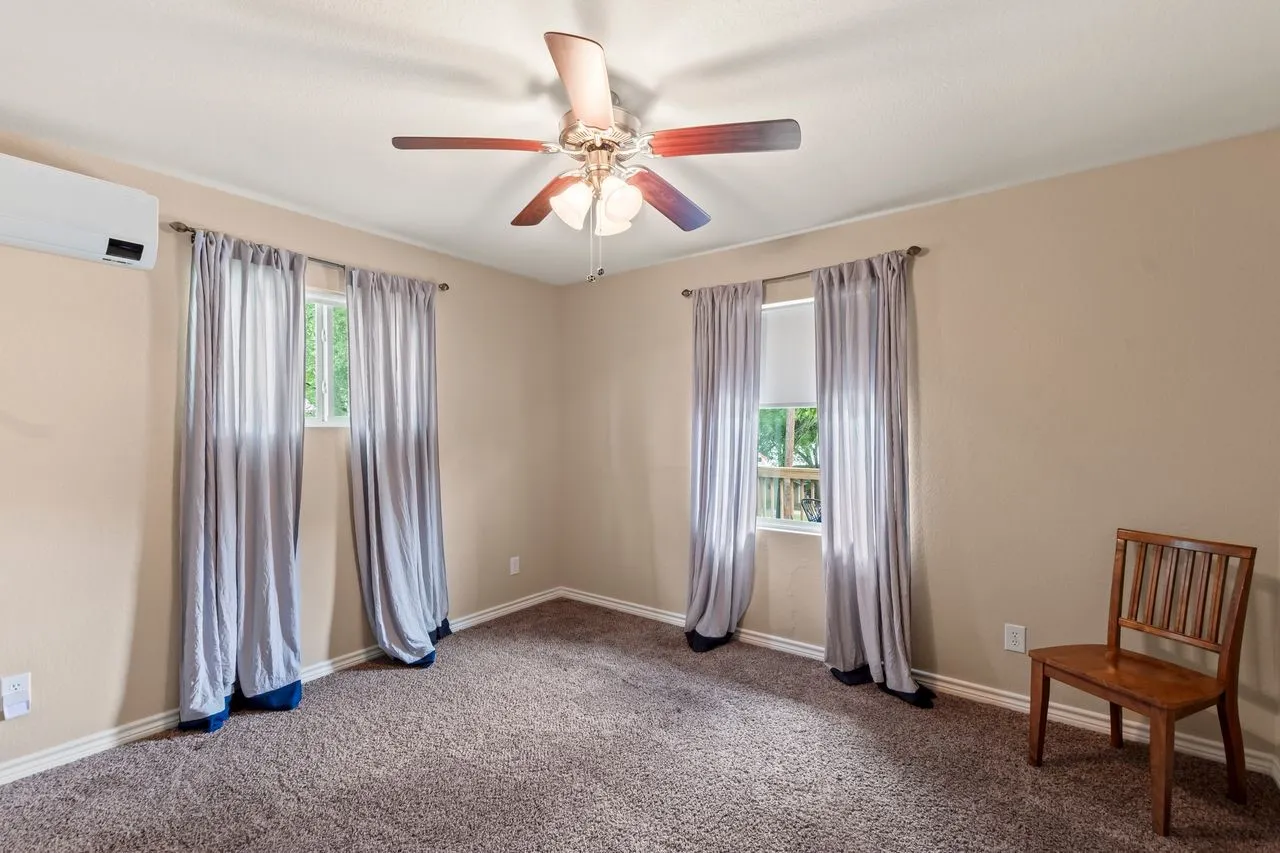 Single Family Residence For Sale in Henderson County , 13663 Park Harbor, Eustace, Texas 75124, 3 Bedroom, 1 Bathroom, 2 Garage spaces, 1,312 Sqft, built in 1973, mls#21253984, Real Estate Agent in Eustace, Homes For Sale in Henderson county, Homes For Sale in Eustace, Realtor in Eustace Texas, Real Estate Brokerage Independent Realty Texas, Luminita Cordes Realtor