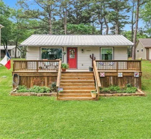 Single Family Residence For Sale in Henderson County , 13663 Park Harbor, Eustace, Texas 75124, 3 Bedroom, 1 Bathroom, 2 Garage spaces, 1,312 Sqft, built in 1973, mls#21253984, Real Estate Agent in Eustace, Homes For Sale in Henderson county, Homes For Sale in Eustace, Realtor in Eustace Texas, Real Estate Brokerage Independent Realty Texas, Luminita Cordes Realtor