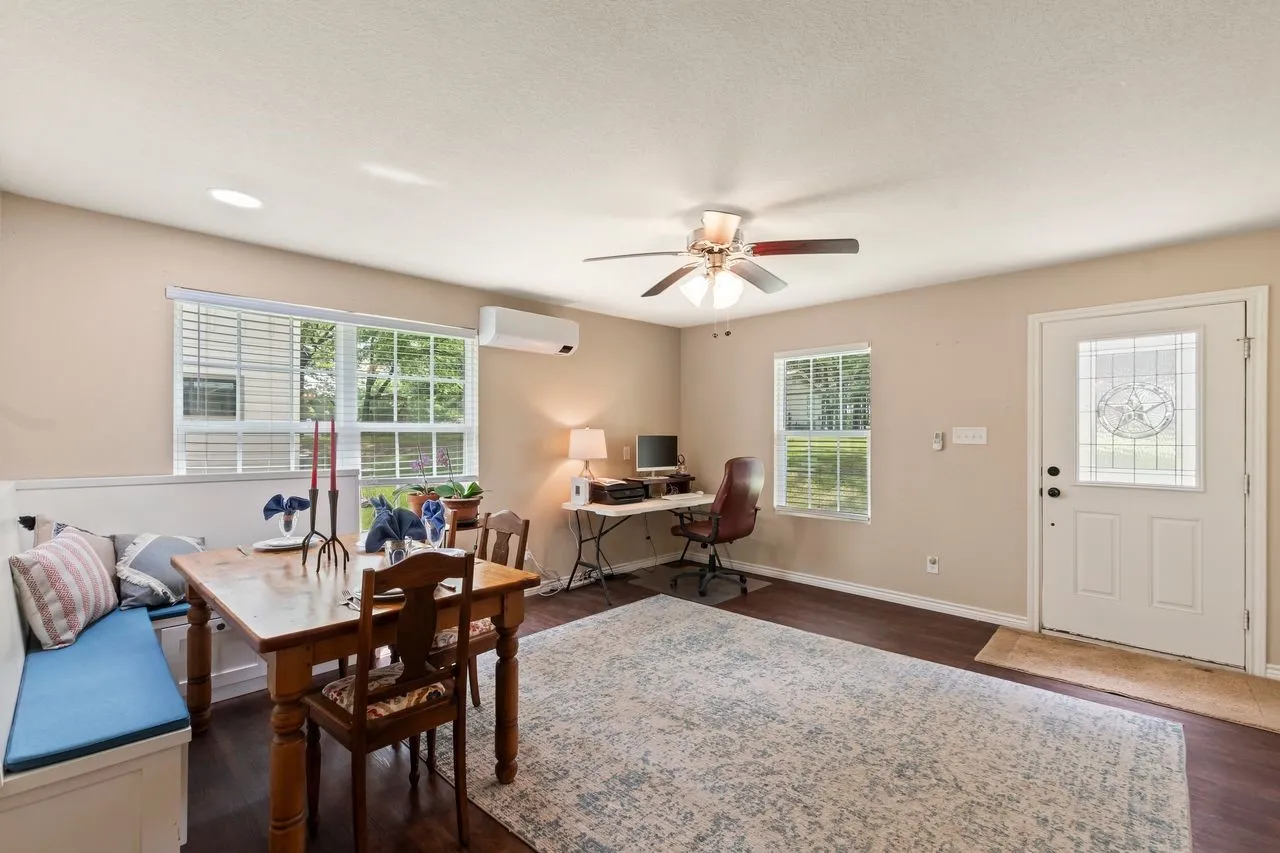 Single Family Residence For Sale in Henderson County , 13663 Park Harbor, Eustace, Texas 75124, 3 Bedroom, 1 Bathroom, 2 Garage spaces, 1,312 Sqft, built in 1973, mls#21253984, Real Estate Agent in Eustace, Homes For Sale in Henderson county, Homes For Sale in Eustace, Realtor in Eustace Texas, Real Estate Brokerage Independent Realty Texas, Luminita Cordes Realtor