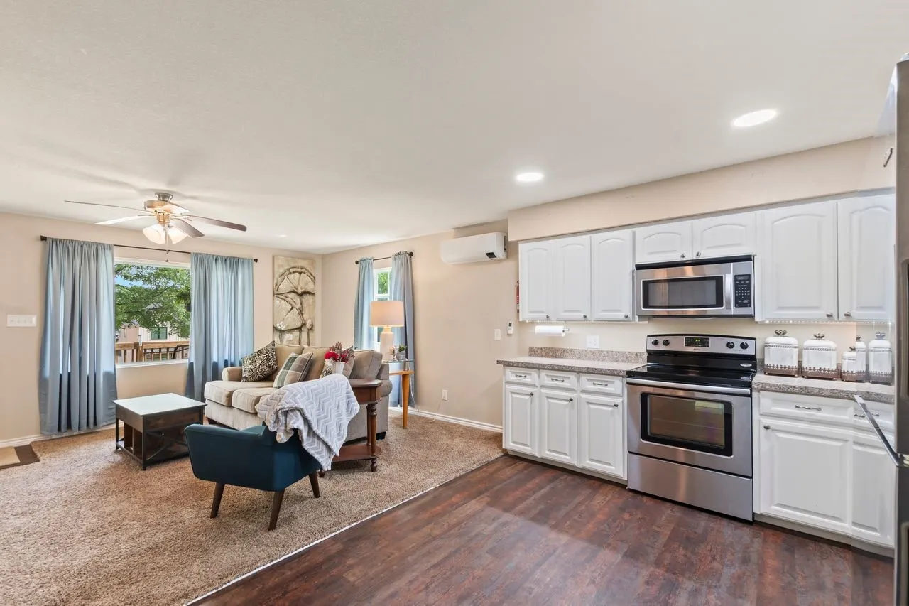 Single Family Residence For Sale in Henderson County , 13663 Park Harbor, Eustace, Texas 75124, 3 Bedroom, 1 Bathroom, 2 Garage spaces, 1,312 Sqft, built in 1973, mls#21253984, Real Estate Agent in Eustace, Homes For Sale in Henderson county, Homes For Sale in Eustace, Realtor in Eustace Texas, Real Estate Brokerage Independent Realty Texas, Luminita Cordes Realtor