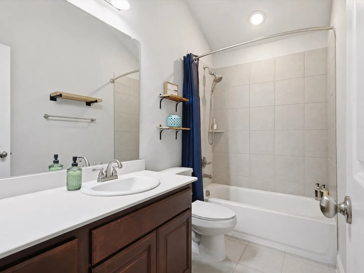 Single Family Residence For Sale in Denton County , 358 Highmeadow Drive, Aubrey, Texas 76227, 3 Bedroom, 2 Bathroom, 2 Garage spaces, 1,500 Sqft, built in 2018, mls#21251911, Real Estate Agent in Aubrey, Homes For Sale in Denton county, Homes For Sale in Aubrey, Realtor in Aubrey Texas, Real Estate Brokerage Independent Realty Texas, Luminita Cordes Realtor