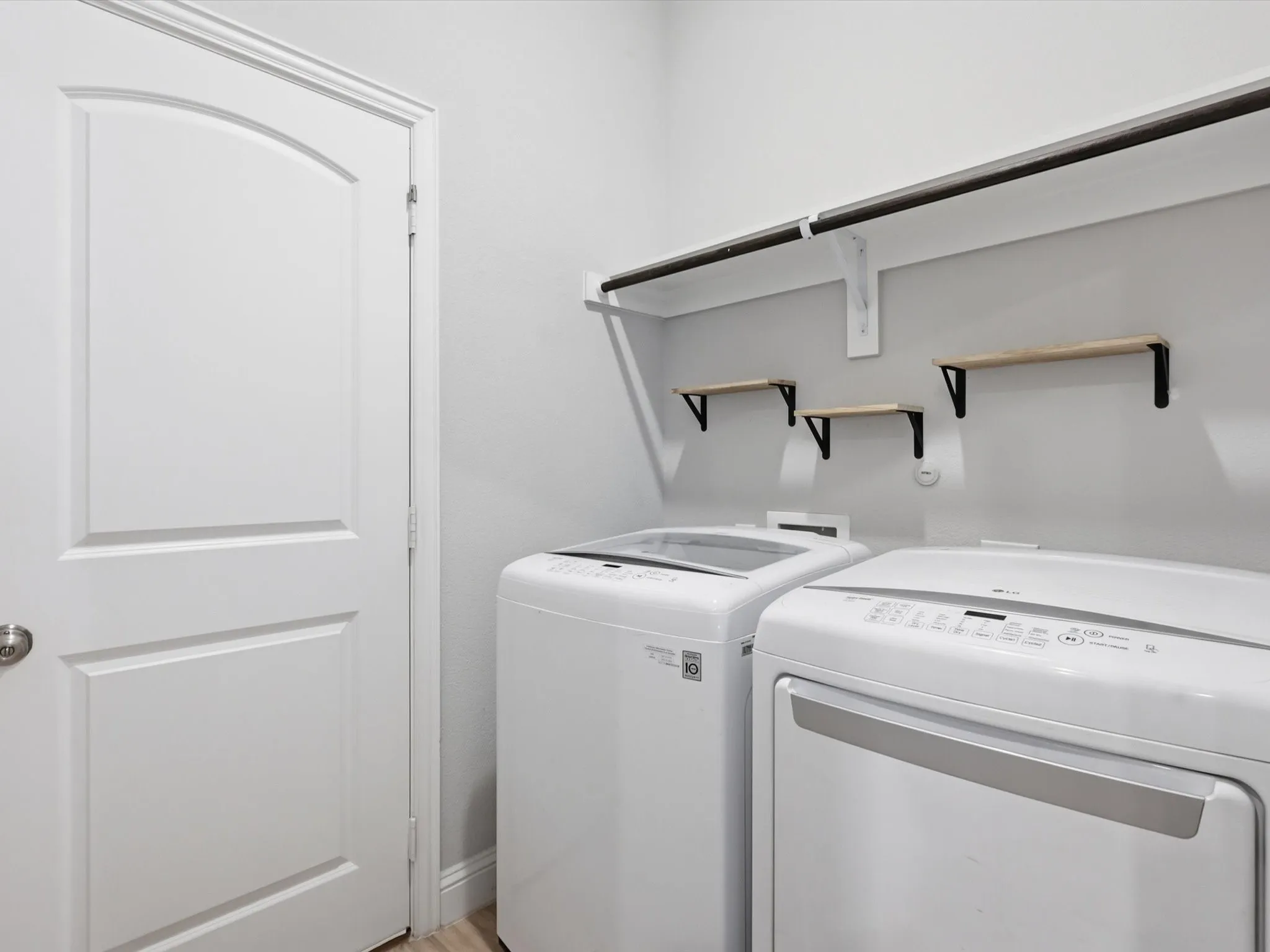 Single Family Residence For Sale in Denton County , 358 Highmeadow Drive, Aubrey, Texas 76227, 3 Bedroom, 2 Bathroom, 2 Garage spaces, 1,500 Sqft, built in 2018, mls#21251911, Real Estate Agent in Aubrey, Homes For Sale in Denton county, Homes For Sale in Aubrey, Realtor in Aubrey Texas, Real Estate Brokerage Independent Realty Texas, Luminita Cordes Realtor