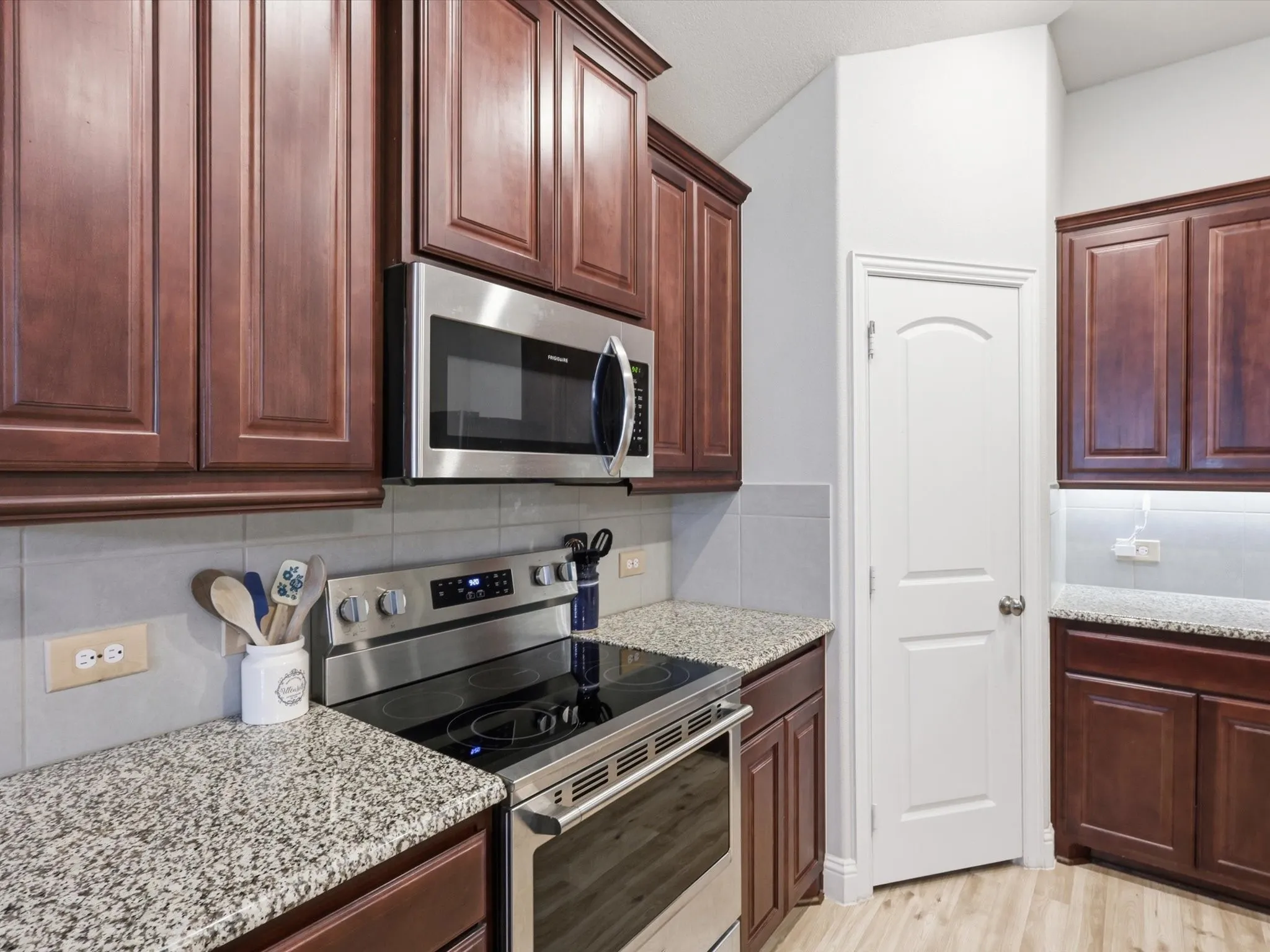 Single Family Residence For Sale in Denton County , 358 Highmeadow Drive, Aubrey, Texas 76227, 3 Bedroom, 2 Bathroom, 2 Garage spaces, 1,500 Sqft, built in 2018, mls#21251911, Real Estate Agent in Aubrey, Homes For Sale in Denton county, Homes For Sale in Aubrey, Realtor in Aubrey Texas, Real Estate Brokerage Independent Realty Texas, Luminita Cordes Realtor