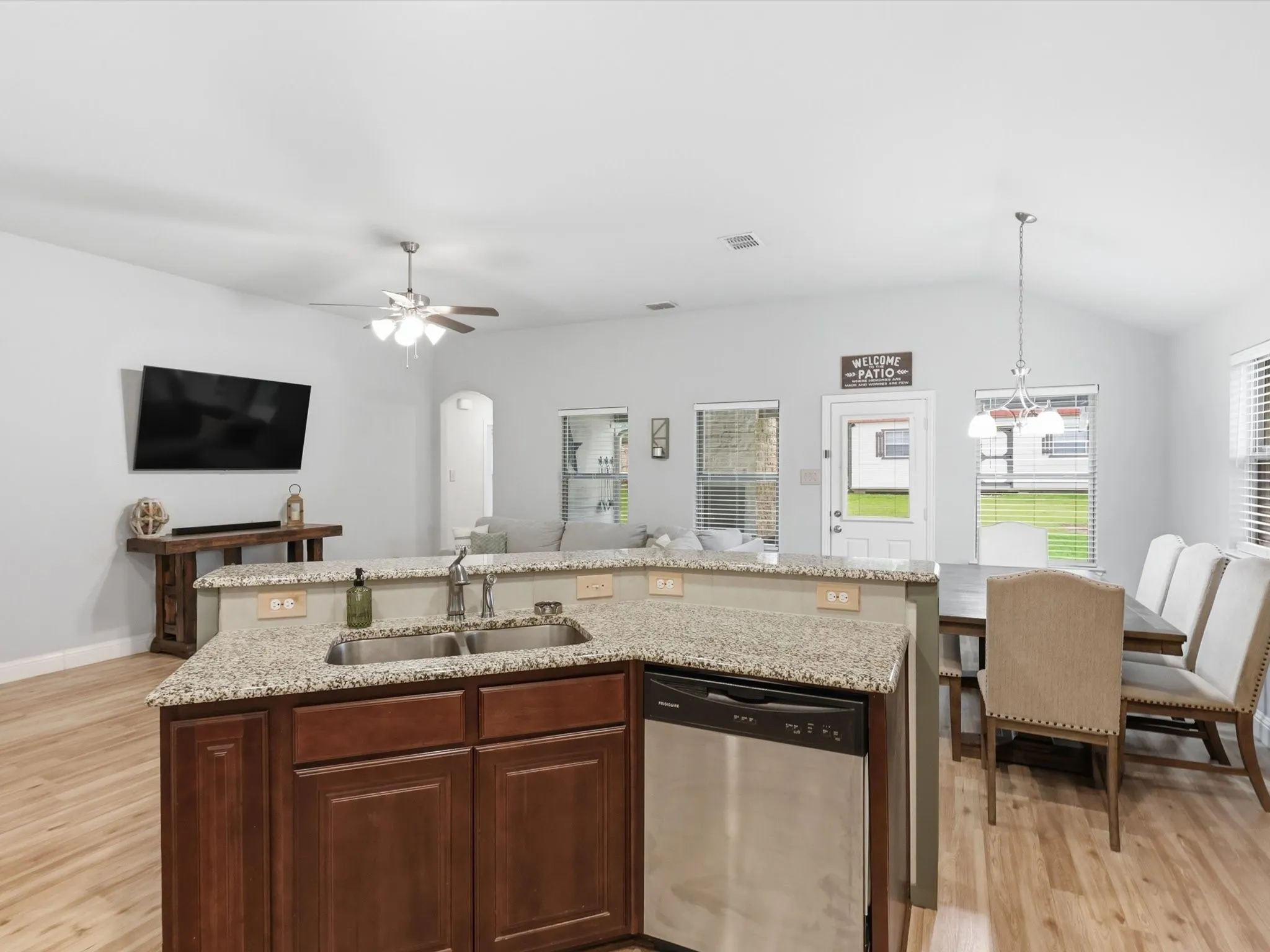 Single Family Residence For Sale in Denton County , 358 Highmeadow Drive, Aubrey, Texas 76227, 3 Bedroom, 2 Bathroom, 2 Garage spaces, 1,500 Sqft, built in 2018, mls#21251911, Real Estate Agent in Aubrey, Homes For Sale in Denton county, Homes For Sale in Aubrey, Realtor in Aubrey Texas, Real Estate Brokerage Independent Realty Texas, Luminita Cordes Realtor