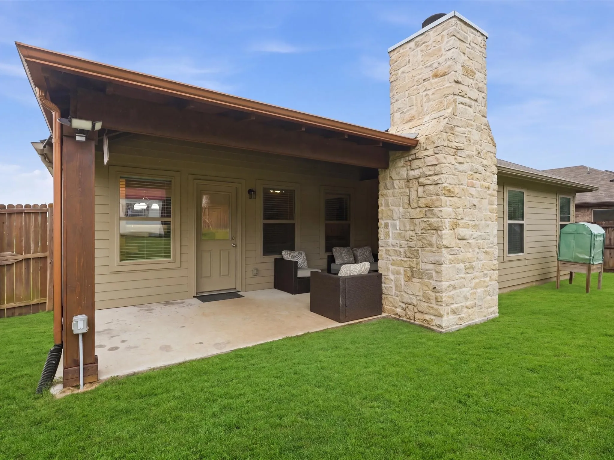 Single Family Residence For Sale in Denton County , 358 Highmeadow Drive, Aubrey, Texas 76227, 3 Bedroom, 2 Bathroom, 2 Garage spaces, 1,500 Sqft, built in 2018, mls#21251911, Real Estate Agent in Aubrey, Homes For Sale in Denton county, Homes For Sale in Aubrey, Realtor in Aubrey Texas, Real Estate Brokerage Independent Realty Texas, Luminita Cordes Realtor