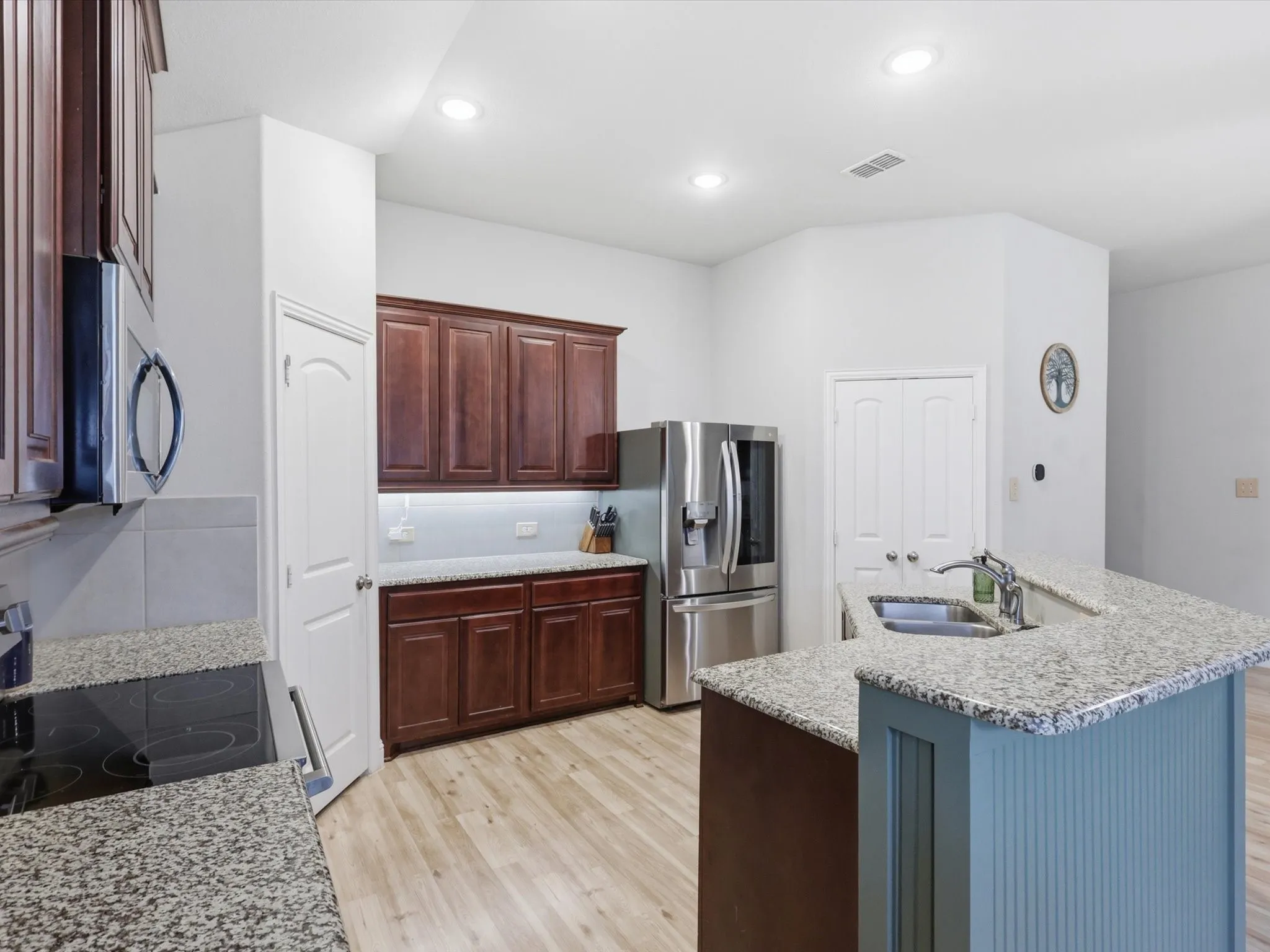 Single Family Residence For Sale in Denton County , 358 Highmeadow Drive, Aubrey, Texas 76227, 3 Bedroom, 2 Bathroom, 2 Garage spaces, 1,500 Sqft, built in 2018, mls#21251911, Real Estate Agent in Aubrey, Homes For Sale in Denton county, Homes For Sale in Aubrey, Realtor in Aubrey Texas, Real Estate Brokerage Independent Realty Texas, Luminita Cordes Realtor
