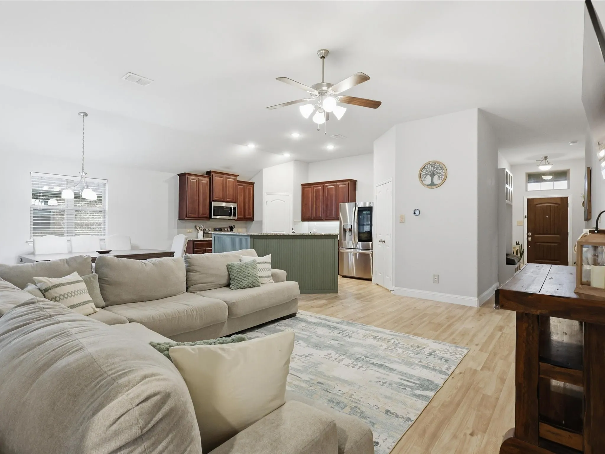 Single Family Residence For Sale in Denton County , 358 Highmeadow Drive, Aubrey, Texas 76227, 3 Bedroom, 2 Bathroom, 2 Garage spaces, 1,500 Sqft, built in 2018, mls#21251911, Real Estate Agent in Aubrey, Homes For Sale in Denton county, Homes For Sale in Aubrey, Realtor in Aubrey Texas, Real Estate Brokerage Independent Realty Texas, Luminita Cordes Realtor