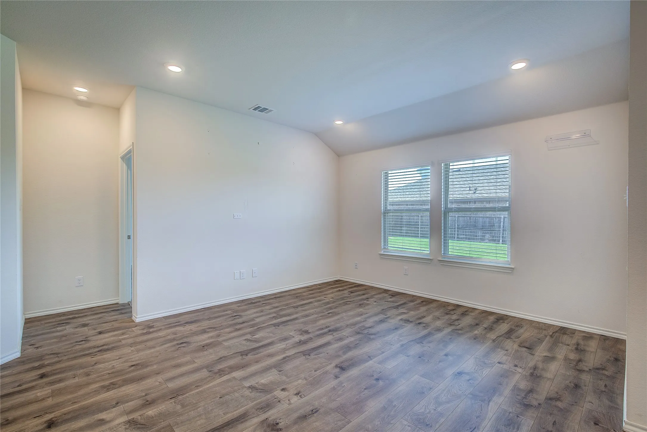 Single Family Residence For Sale in Collin County , 702 Saddle Oak Lane, Josephine, Texas 75189, 4 Bedroom, 2 Bathroom, 2 Garage spaces, 1,577 Sqft, built in 2020, mls#21255494, Real Estate Agent in Josephine, Homes For Sale in Collin county, Homes For Sale in Josephine, Realtor in Josephine Texas, Real Estate Brokerage Independent Realty Texas, Luminita Cordes Realtor