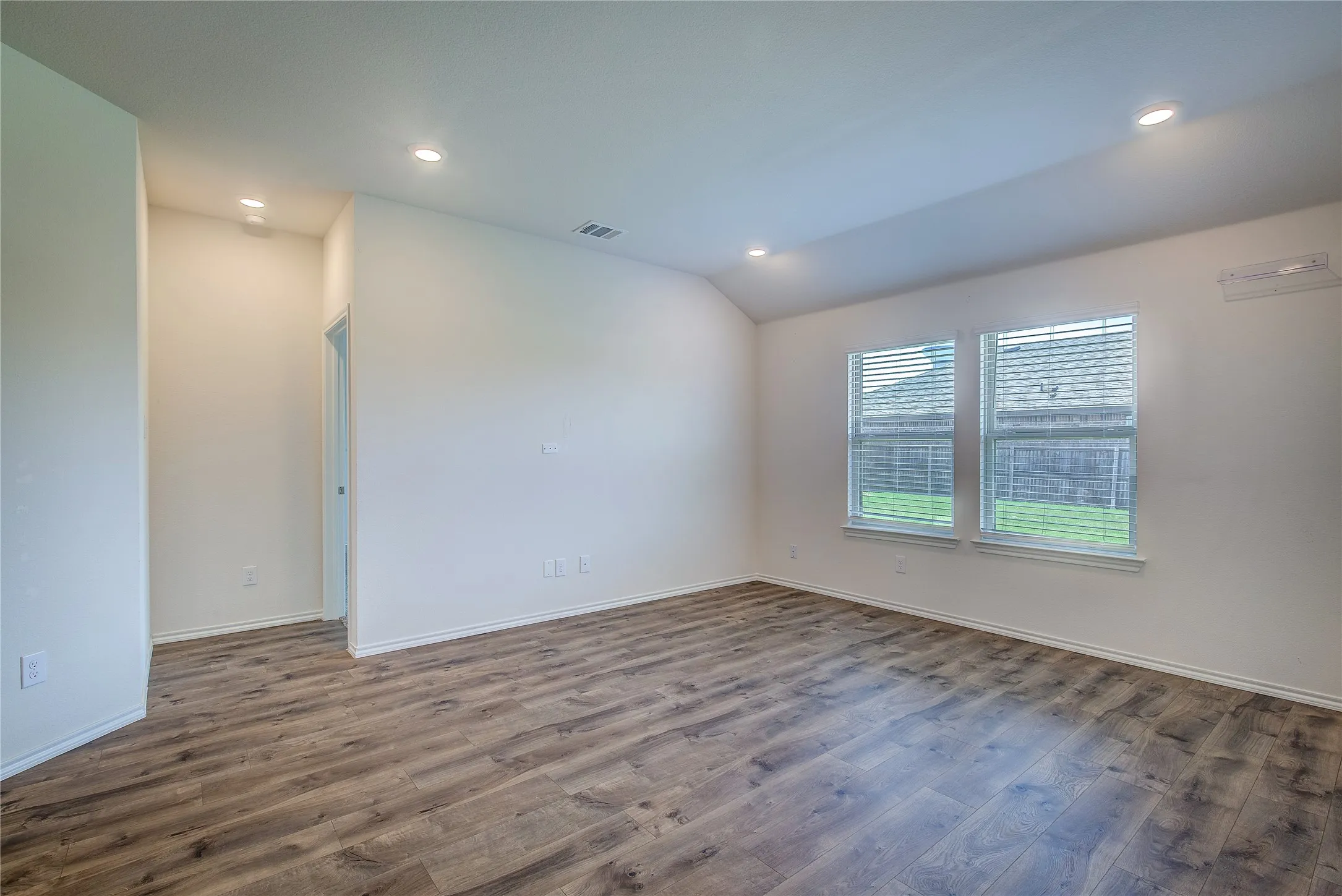 Single Family Residence For Sale in Collin County , 702 Saddle Oak Lane, Josephine, Texas 75189, 4 Bedroom, 2 Bathroom, 2 Garage spaces, 1,577 Sqft, built in 2020, mls#21255494, Real Estate Agent in Josephine, Homes For Sale in Collin county, Homes For Sale in Josephine, Realtor in Josephine Texas, Real Estate Brokerage Independent Realty Texas, Luminita Cordes Realtor