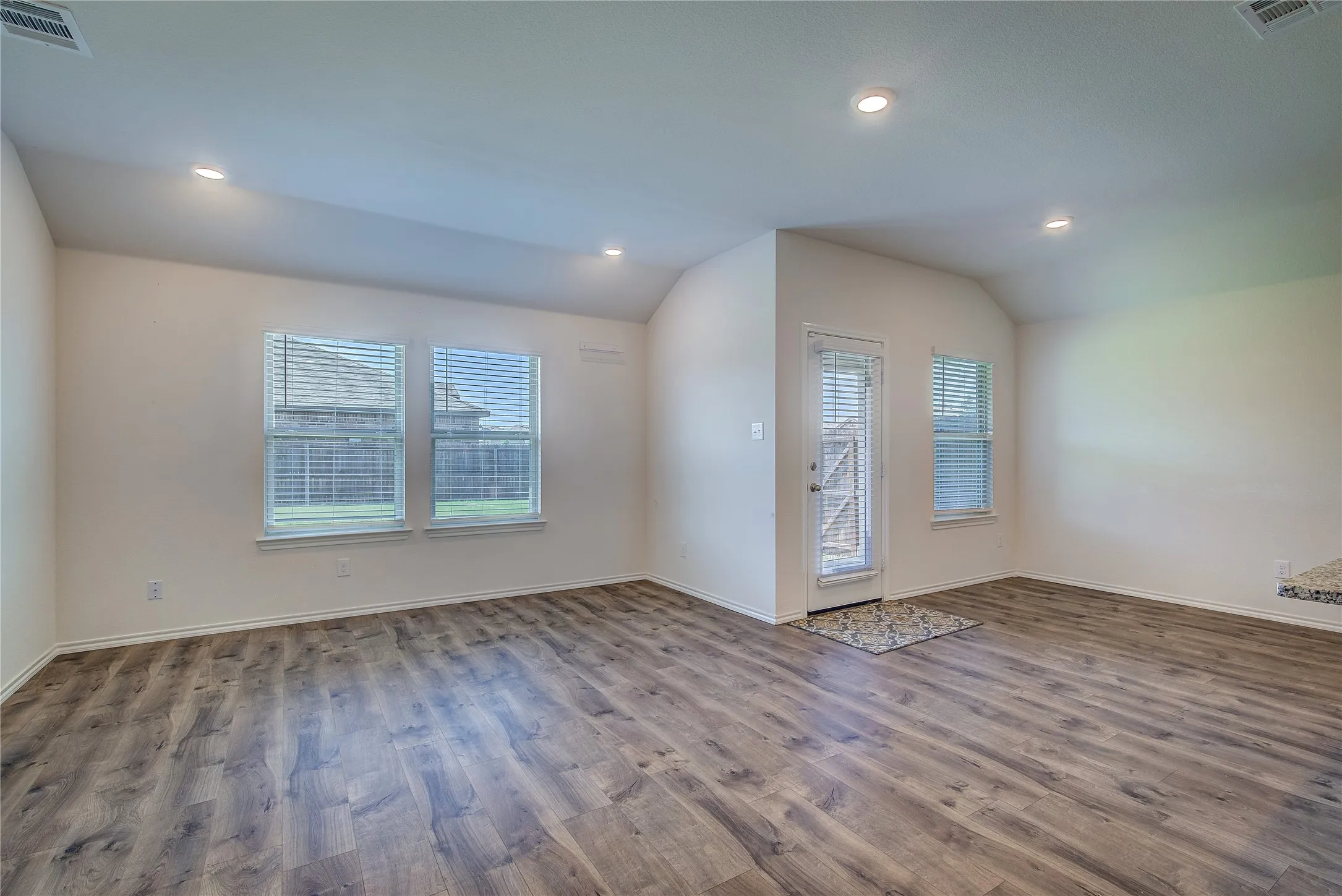 Single Family Residence For Sale in Collin County , 702 Saddle Oak Lane, Josephine, Texas 75189, 4 Bedroom, 2 Bathroom, 2 Garage spaces, 1,577 Sqft, built in 2020, mls#21255494, Real Estate Agent in Josephine, Homes For Sale in Collin county, Homes For Sale in Josephine, Realtor in Josephine Texas, Real Estate Brokerage Independent Realty Texas, Luminita Cordes Realtor