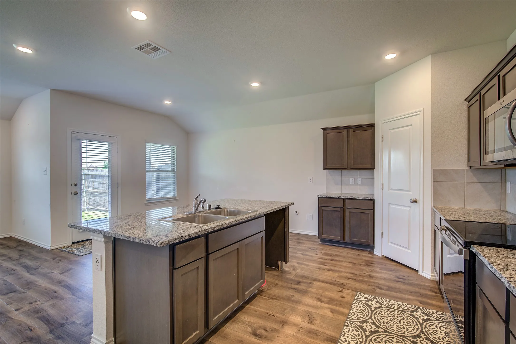 Single Family Residence For Sale in Collin County , 702 Saddle Oak Lane, Josephine, Texas 75189, 4 Bedroom, 2 Bathroom, 2 Garage spaces, 1,577 Sqft, built in 2020, mls#21255494, Real Estate Agent in Josephine, Homes For Sale in Collin county, Homes For Sale in Josephine, Realtor in Josephine Texas, Real Estate Brokerage Independent Realty Texas, Luminita Cordes Realtor