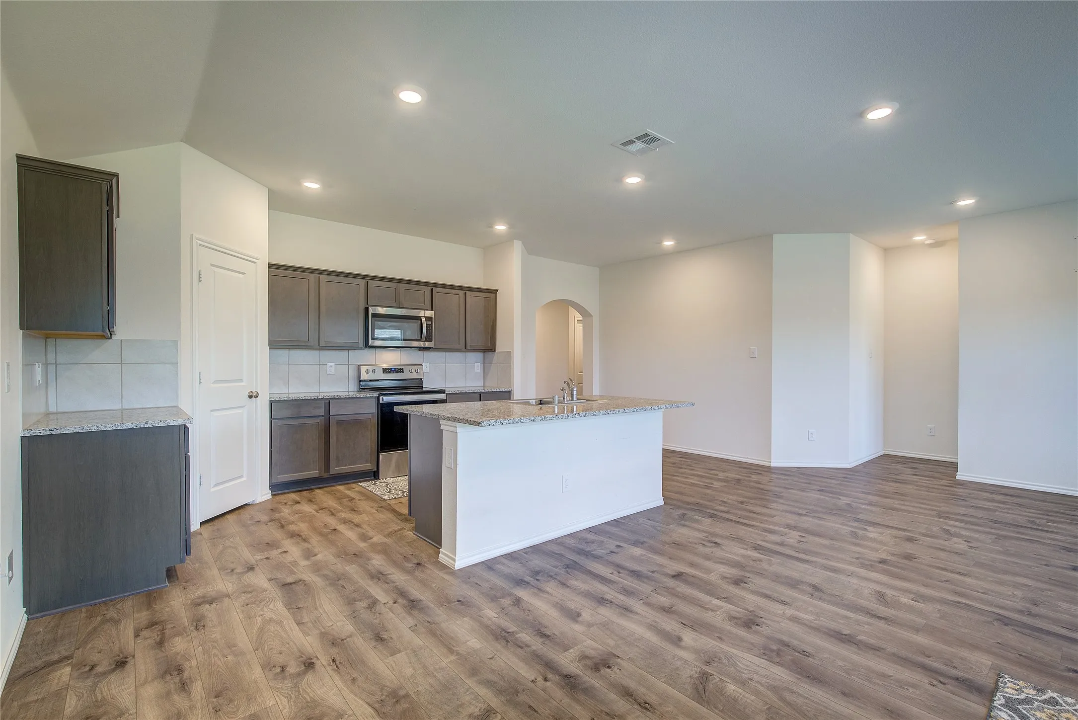 Single Family Residence For Sale in Collin County , 702 Saddle Oak Lane, Josephine, Texas 75189, 4 Bedroom, 2 Bathroom, 2 Garage spaces, 1,577 Sqft, built in 2020, mls#21255494, Real Estate Agent in Josephine, Homes For Sale in Collin county, Homes For Sale in Josephine, Realtor in Josephine Texas, Real Estate Brokerage Independent Realty Texas, Luminita Cordes Realtor