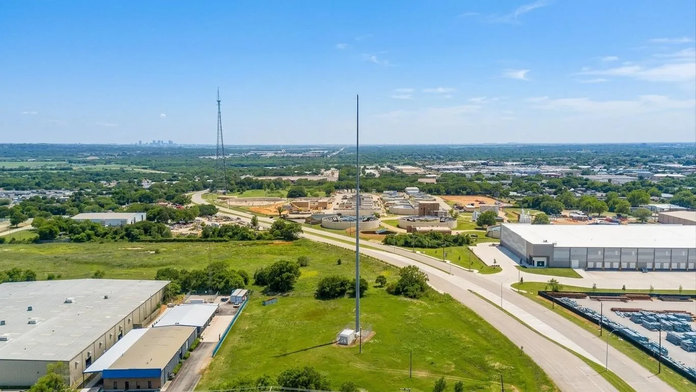 Expansive undeveloped lot featuring a large grassy area