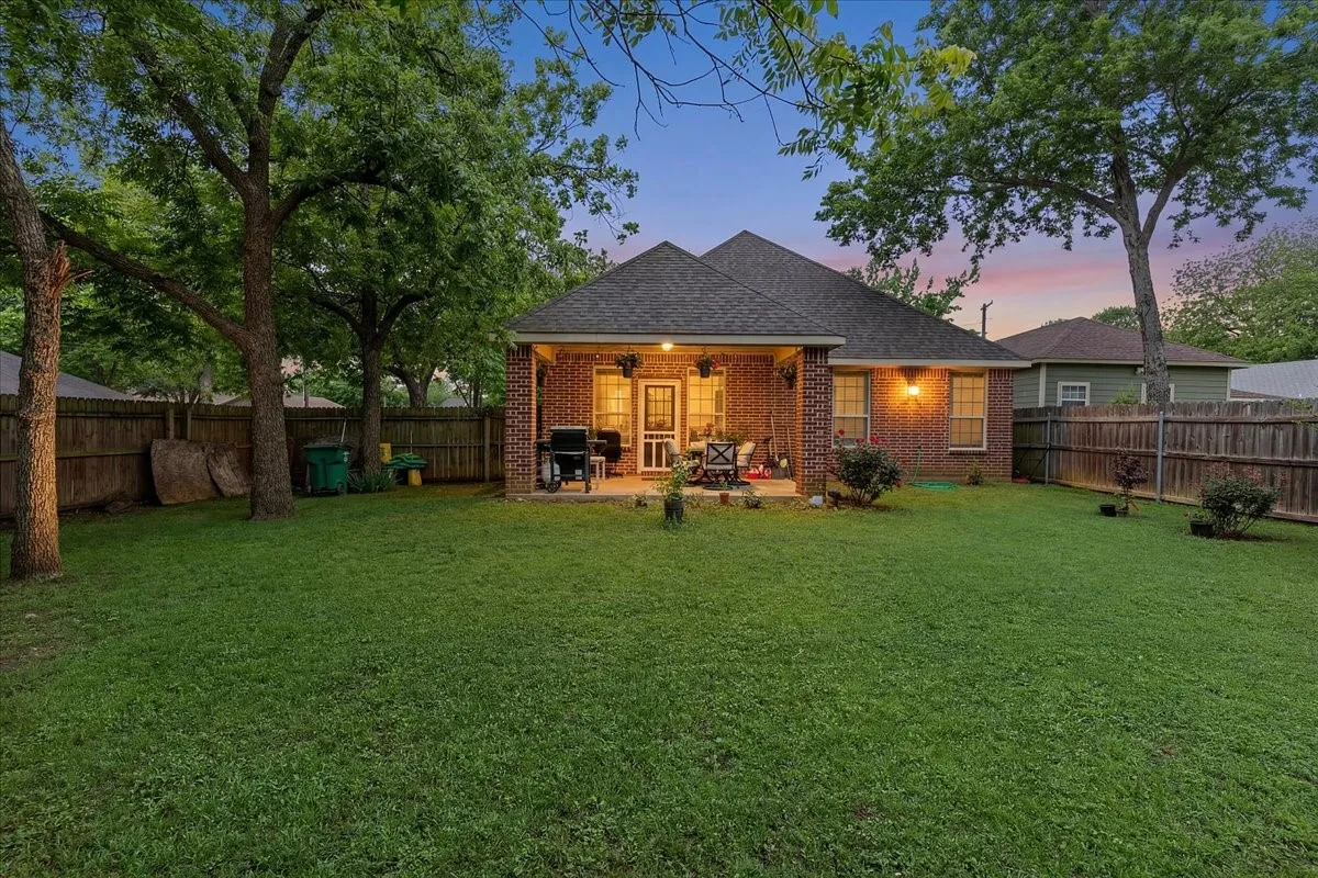 Single Family Residence For Sale in Cooke County , 502 Ritchey Street, Gainesville, Texas 76240, 4 Bedroom, 2 Bathroom, 2 Garage spaces, 2,079 Sqft, built in 2017, Preowned, mls#21256055, Real Estate Agent in Gainesville, Homes For Sale in Cooke county, Homes For Sale in Gainesville, Realtor in Gainesville Texas, Real Estate Brokerage Independent Realty Texas, Luminita Cordes Realtor
