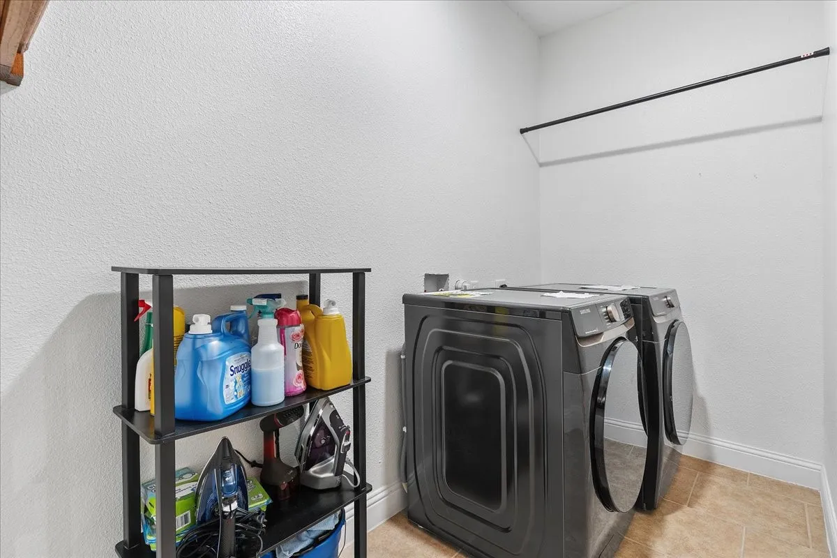 Single Family Residence For Sale in Cooke County , 502 Ritchey Street, Gainesville, Texas 76240, 4 Bedroom, 2 Bathroom, 2 Garage spaces, 2,079 Sqft, built in 2017, Preowned, mls#21256055, Real Estate Agent in Gainesville, Homes For Sale in Cooke county, Homes For Sale in Gainesville, Realtor in Gainesville Texas, Real Estate Brokerage Independent Realty Texas, Luminita Cordes Realtor