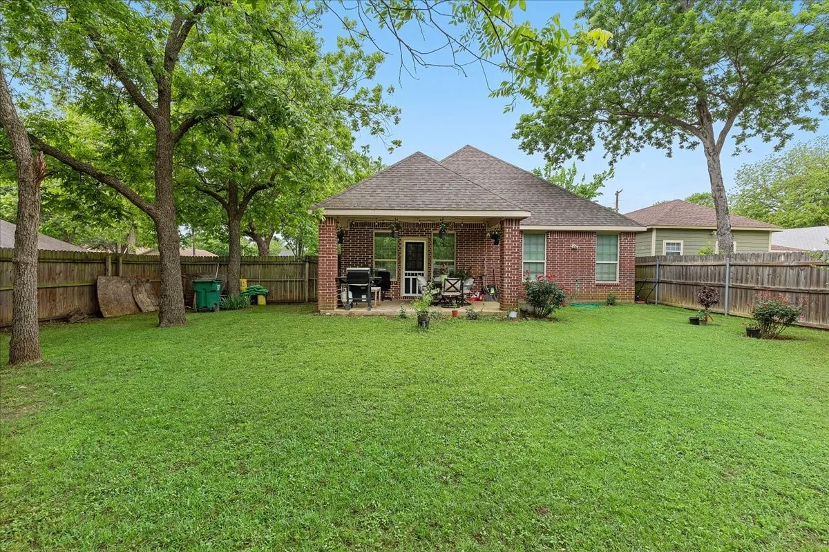Single Family Residence For Sale in Cooke County , 502 Ritchey Street, Gainesville, Texas 76240, 4 Bedroom, 2 Bathroom, 2 Garage spaces, 2,079 Sqft, built in 2017, Preowned, mls#21256055, Real Estate Agent in Gainesville, Homes For Sale in Cooke county, Homes For Sale in Gainesville, Realtor in Gainesville Texas, Real Estate Brokerage Independent Realty Texas, Luminita Cordes Realtor
