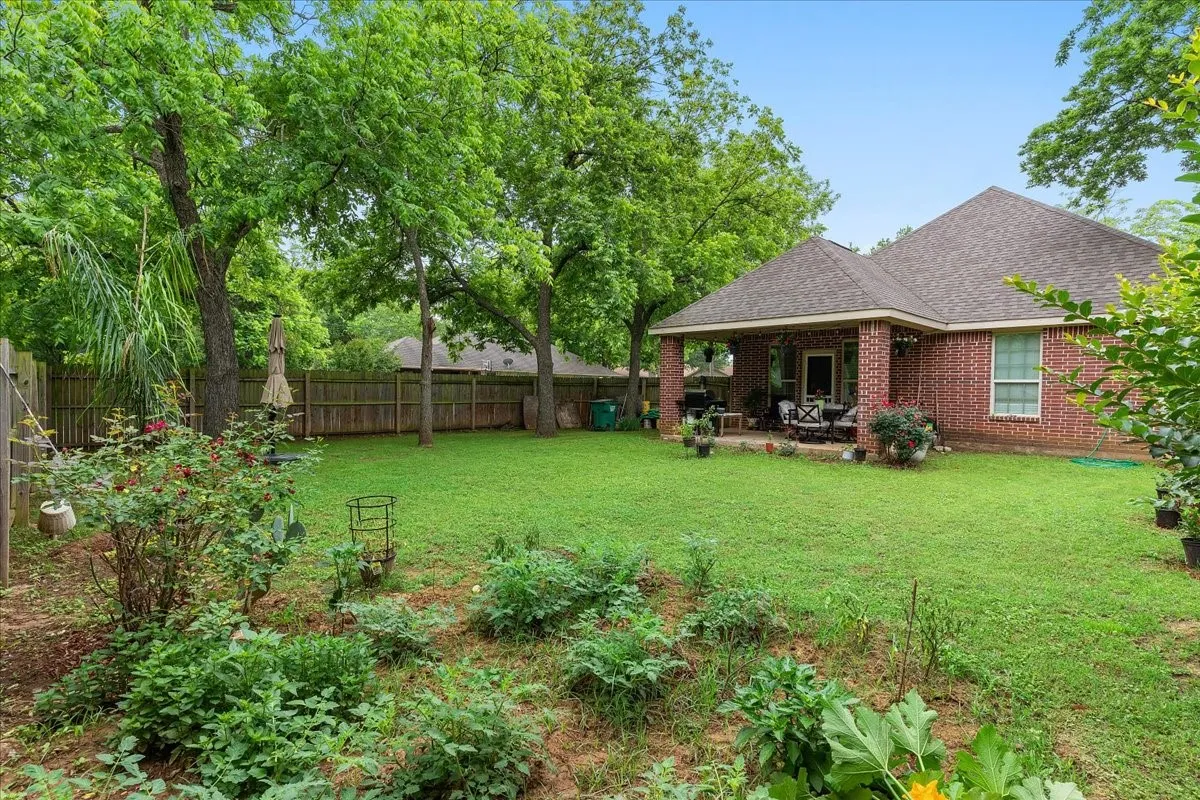 Single Family Residence For Sale in Cooke County , 502 Ritchey Street, Gainesville, Texas 76240, 4 Bedroom, 2 Bathroom, 2 Garage spaces, 2,079 Sqft, built in 2017, Preowned, mls#21256055, Real Estate Agent in Gainesville, Homes For Sale in Cooke county, Homes For Sale in Gainesville, Realtor in Gainesville Texas, Real Estate Brokerage Independent Realty Texas, Luminita Cordes Realtor