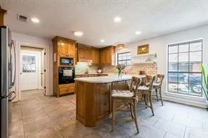Single Family Residence For Sale in Johnson County , 2613 S Chase Court, Burleson, Texas 76028, 4 Bedroom, 4 Bathroom, 3 Garage spaces, 2,380 Sqft, built in 1987, Preowned, mls#21255611, Real Estate Agent in Burleson, Homes For Sale in Johnson county, Homes For Sale in Burleson, Realtor in Burleson Texas, Real Estate Brokerage Independent Realty Texas, Luminita Cordes Realtor