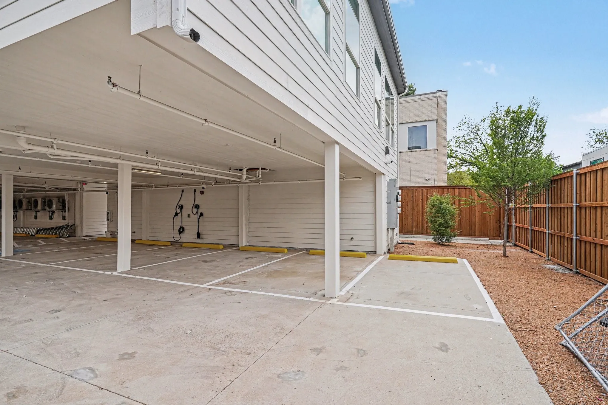 Apartment For Rent in Dallas County , 2217 N Fitzhugh Avenue 101, Dallas, Texas 75204, 1 Bedroom, 1 Bathroom, Garage spaces, 712 Sqft, built in 2026, New Construction - Complete, mls#21256640, Real Estate Agent in Dallas, Homes For Rent in Dallas county, Homes For Rent in Dallas, Realtor in Dallas Texas, Real Estate Brokerage Independent Realty Texas, Luminita Cordes Realtor