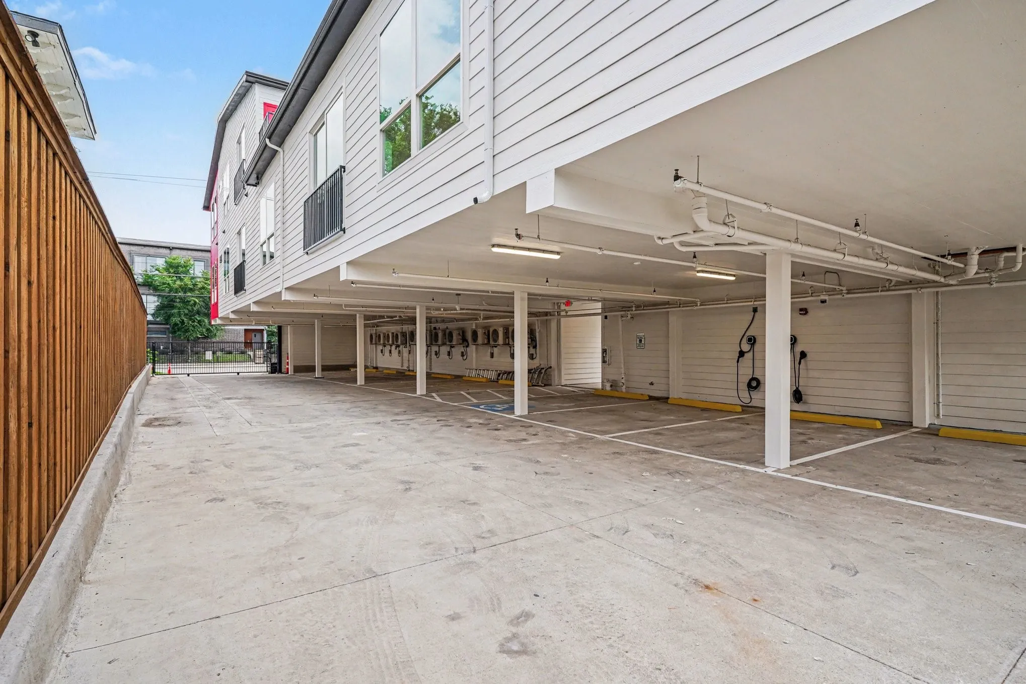 Apartment For Rent in Dallas County , 2217 N Fitzhugh Avenue 101, Dallas, Texas 75204, 1 Bedroom, 1 Bathroom, Garage spaces, 712 Sqft, built in 2026, New Construction - Complete, mls#21256640, Real Estate Agent in Dallas, Homes For Rent in Dallas county, Homes For Rent in Dallas, Realtor in Dallas Texas, Real Estate Brokerage Independent Realty Texas, Luminita Cordes Realtor