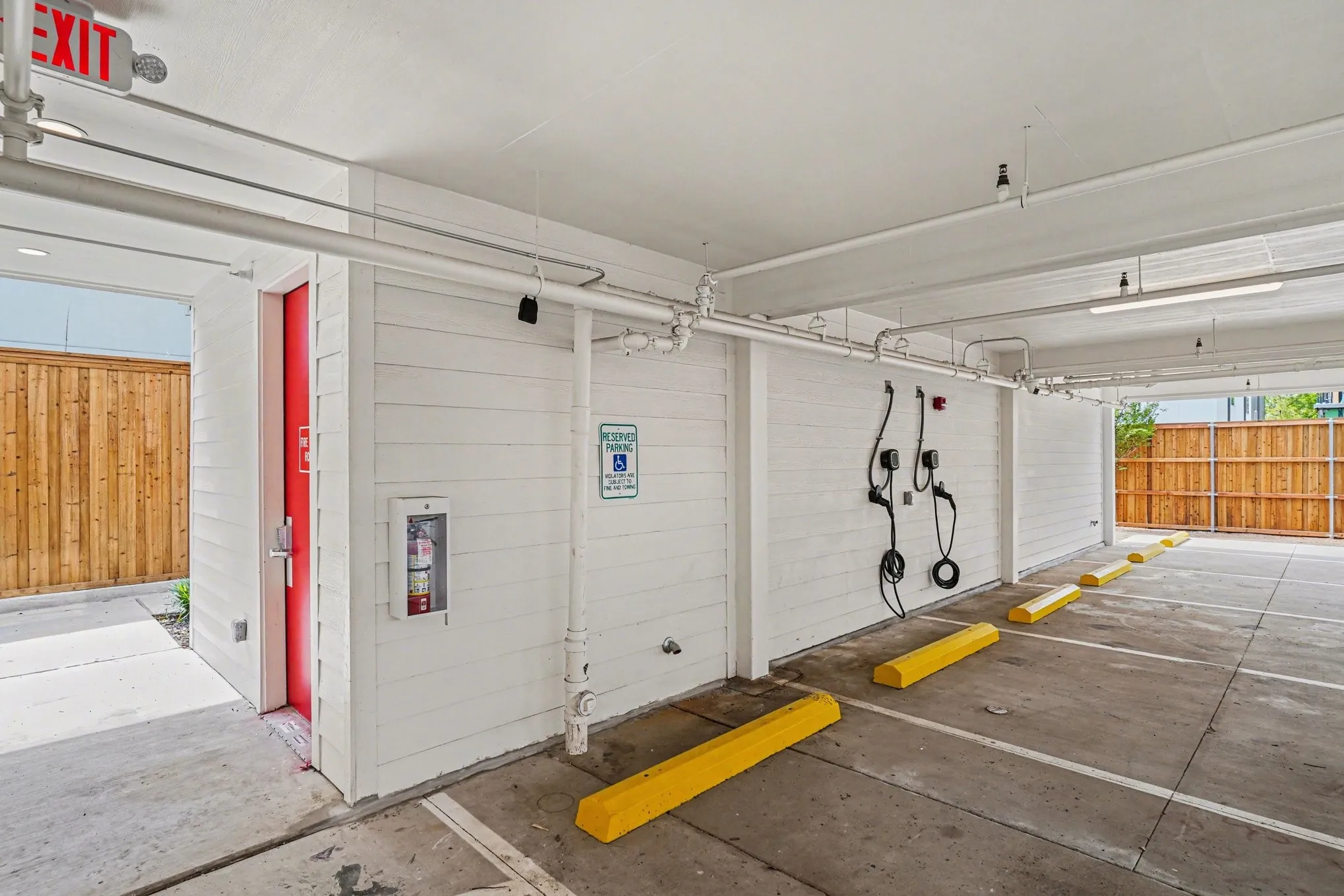 Apartment For Rent in Dallas County , 2217 N Fitzhugh Avenue 101, Dallas, Texas 75204, 1 Bedroom, 1 Bathroom, Garage spaces, 712 Sqft, built in 2026, New Construction - Complete, mls#21256640, Real Estate Agent in Dallas, Homes For Rent in Dallas county, Homes For Rent in Dallas, Realtor in Dallas Texas, Real Estate Brokerage Independent Realty Texas, Luminita Cordes Realtor