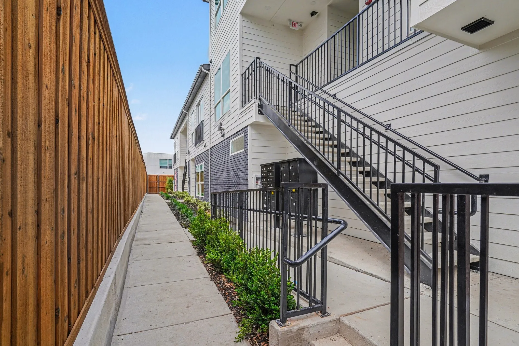 Apartment For Rent in Dallas County , 2217 N Fitzhugh Avenue 101, Dallas, Texas 75204, 1 Bedroom, 1 Bathroom, Garage spaces, 712 Sqft, built in 2026, New Construction - Complete, mls#21256640, Real Estate Agent in Dallas, Homes For Rent in Dallas county, Homes For Rent in Dallas, Realtor in Dallas Texas, Real Estate Brokerage Independent Realty Texas, Luminita Cordes Realtor