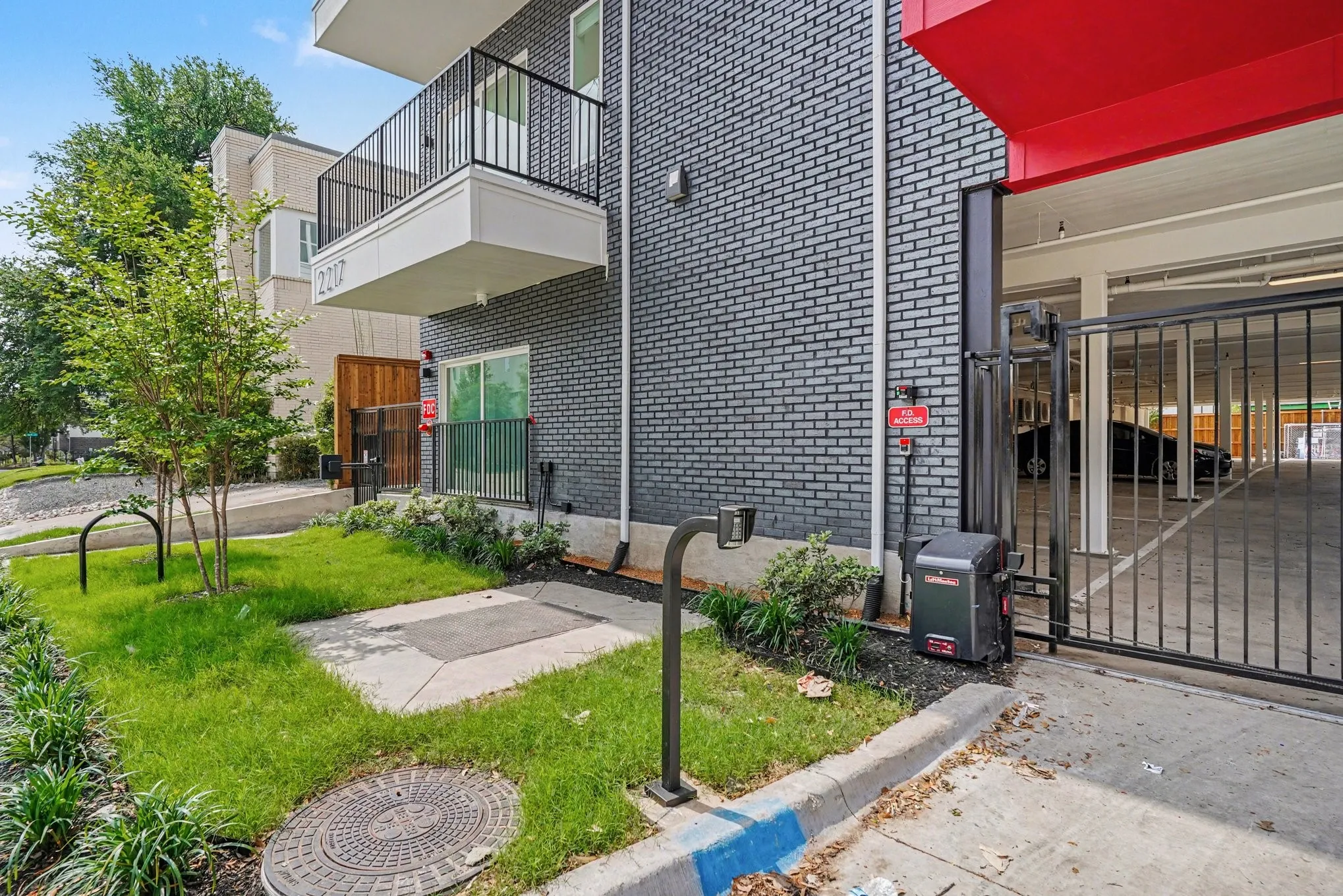 Apartment For Rent in Dallas County , 2217 N Fitzhugh Avenue 101, Dallas, Texas 75204, 1 Bedroom, 1 Bathroom, Garage spaces, 712 Sqft, built in 2026, New Construction - Complete, mls#21256640, Real Estate Agent in Dallas, Homes For Rent in Dallas county, Homes For Rent in Dallas, Realtor in Dallas Texas, Real Estate Brokerage Independent Realty Texas, Luminita Cordes Realtor
