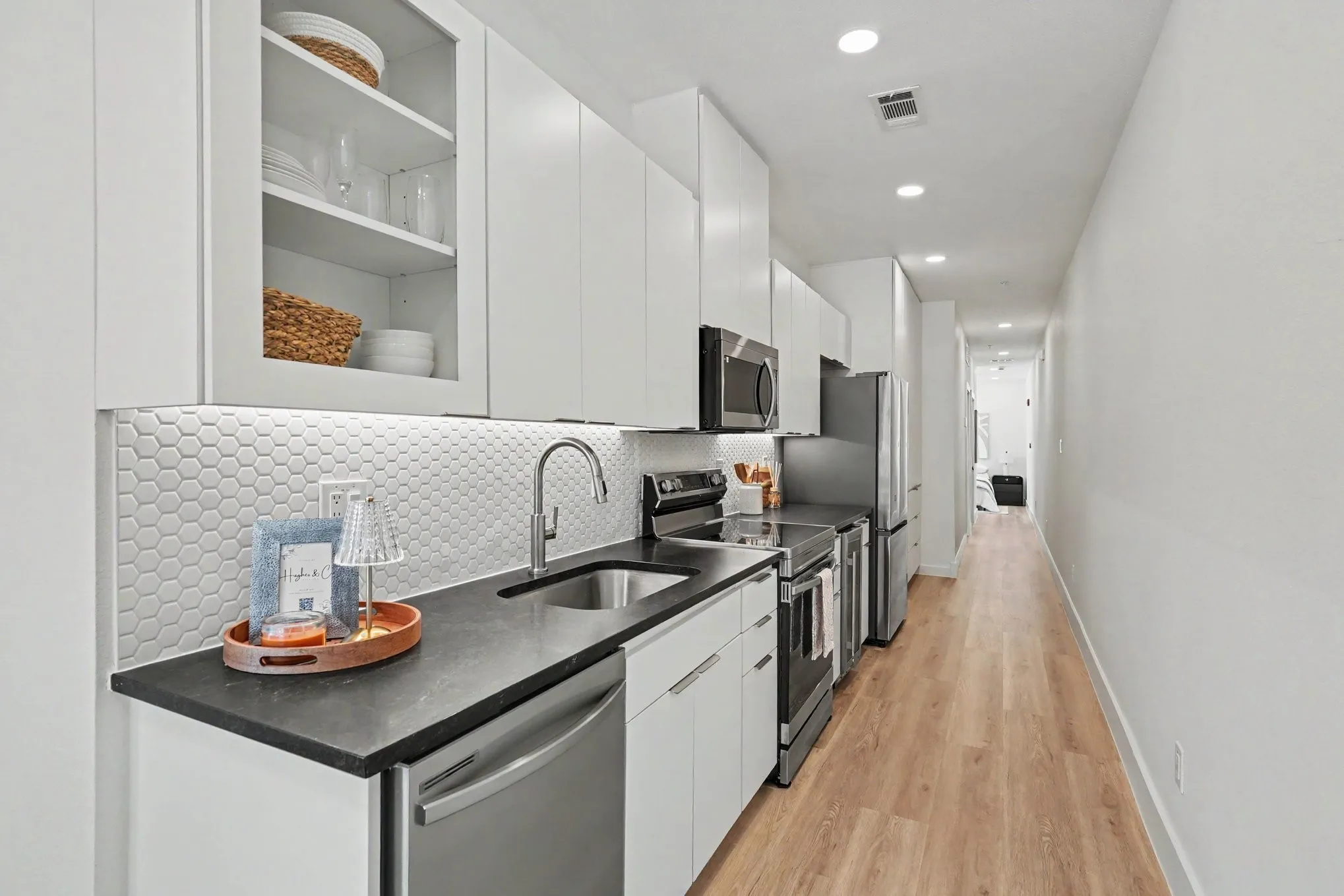 Apartment For Rent in Dallas County , 2217 N Fitzhugh Avenue 101, Dallas, Texas 75204, 1 Bedroom, 1 Bathroom, Garage spaces, 712 Sqft, built in 2026, New Construction - Complete, mls#21256640, Real Estate Agent in Dallas, Homes For Rent in Dallas county, Homes For Rent in Dallas, Realtor in Dallas Texas, Real Estate Brokerage Independent Realty Texas, Luminita Cordes Realtor