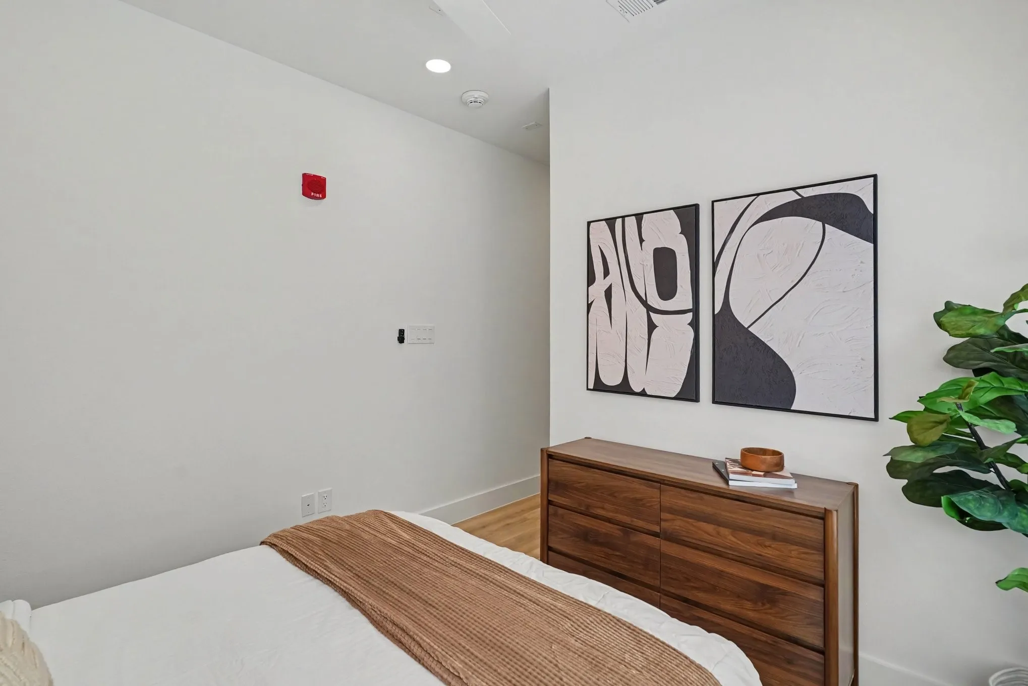 Apartment For Rent in Dallas County , 2217 N Fitzhugh Avenue 101, Dallas, Texas 75204, 1 Bedroom, 1 Bathroom, Garage spaces, 712 Sqft, built in 2026, New Construction - Complete, mls#21256640, Real Estate Agent in Dallas, Homes For Rent in Dallas county, Homes For Rent in Dallas, Realtor in Dallas Texas, Real Estate Brokerage Independent Realty Texas, Luminita Cordes Realtor