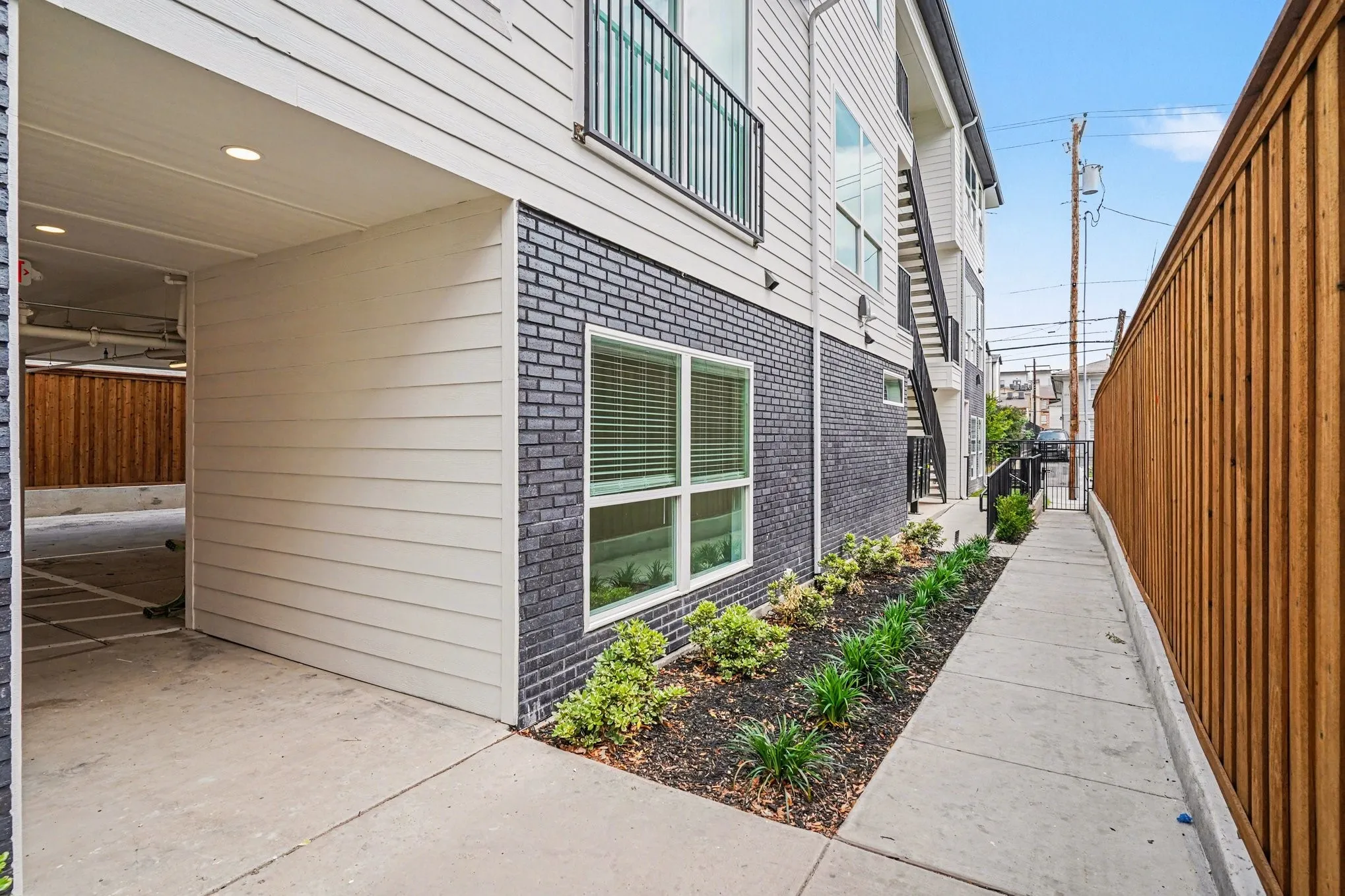 Apartment For Rent in Dallas County , 2217 N Fitzhugh Avenue 101, Dallas, Texas 75204, 1 Bedroom, 1 Bathroom, Garage spaces, 712 Sqft, built in 2026, New Construction - Complete, mls#21256640, Real Estate Agent in Dallas, Homes For Rent in Dallas county, Homes For Rent in Dallas, Realtor in Dallas Texas, Real Estate Brokerage Independent Realty Texas, Luminita Cordes Realtor