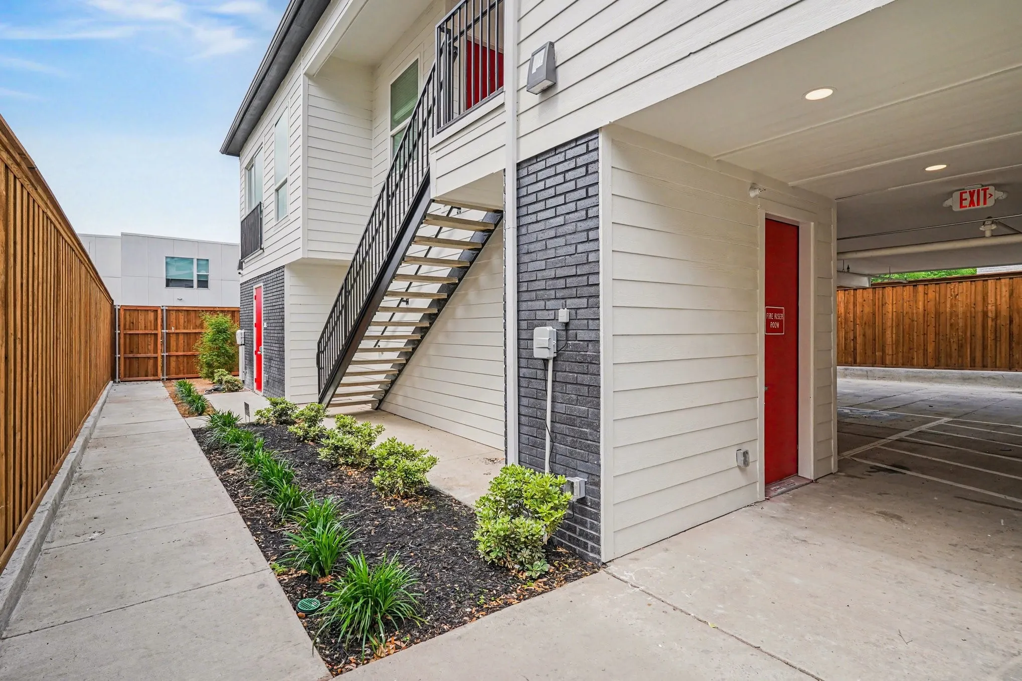 Apartment For Rent in Dallas County , 2217 N Fitzhugh Avenue 101, Dallas, Texas 75204, 1 Bedroom, 1 Bathroom, Garage spaces, 712 Sqft, built in 2026, New Construction - Complete, mls#21256640, Real Estate Agent in Dallas, Homes For Rent in Dallas county, Homes For Rent in Dallas, Realtor in Dallas Texas, Real Estate Brokerage Independent Realty Texas, Luminita Cordes Realtor