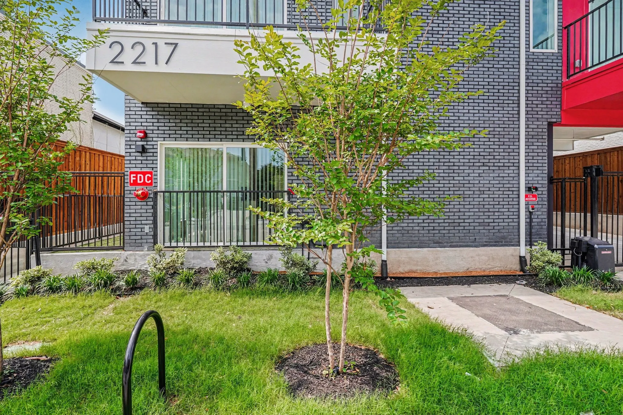 Apartment For Rent in Dallas County , 2217 N Fitzhugh Avenue 101, Dallas, Texas 75204, 1 Bedroom, 1 Bathroom, Garage spaces, 712 Sqft, built in 2026, New Construction - Complete, mls#21256640, Real Estate Agent in Dallas, Homes For Rent in Dallas county, Homes For Rent in Dallas, Realtor in Dallas Texas, Real Estate Brokerage Independent Realty Texas, Luminita Cordes Realtor