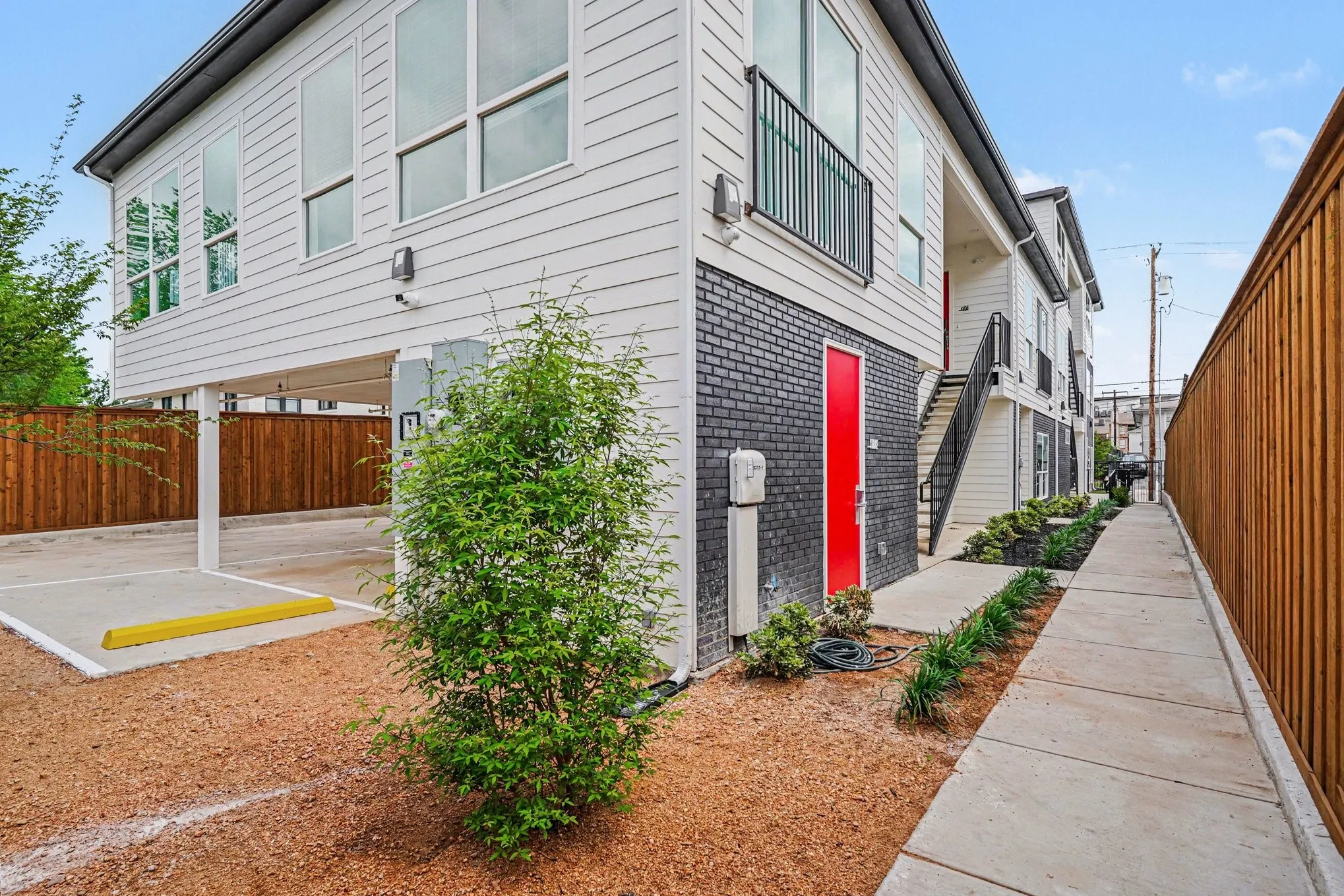 Apartment For Rent in Dallas County , 2217 N Fitzhugh Avenue 101, Dallas, Texas 75204, 1 Bedroom, 1 Bathroom, Garage spaces, 712 Sqft, built in 2026, New Construction - Complete, mls#21256640, Real Estate Agent in Dallas, Homes For Rent in Dallas county, Homes For Rent in Dallas, Realtor in Dallas Texas, Real Estate Brokerage Independent Realty Texas, Luminita Cordes Realtor