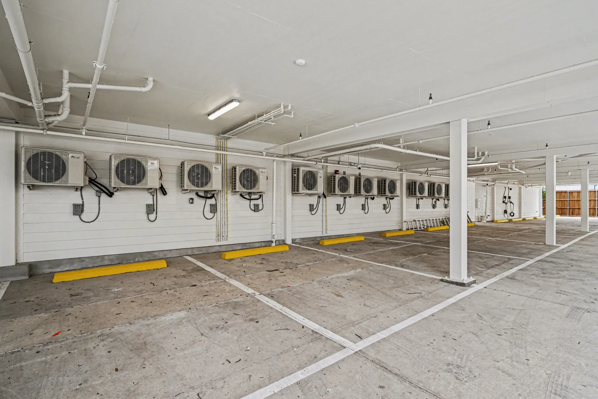Apartment For Rent in Dallas County , 2217 N Fitzhugh Avenue 101, Dallas, Texas 75204, 1 Bedroom, 1 Bathroom, Garage spaces, 712 Sqft, built in 2026, New Construction - Complete, mls#21256640, Real Estate Agent in Dallas, Homes For Rent in Dallas county, Homes For Rent in Dallas, Realtor in Dallas Texas, Real Estate Brokerage Independent Realty Texas, Luminita Cordes Realtor
