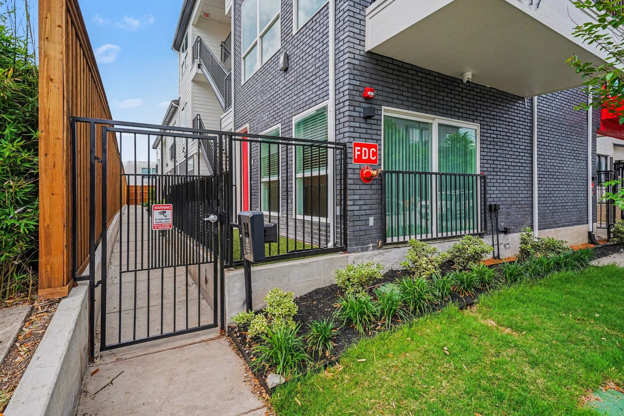Apartment For Rent in Dallas County , 2217 N Fitzhugh Avenue 101, Dallas, Texas 75204, 1 Bedroom, 1 Bathroom, Garage spaces, 712 Sqft, built in 2026, New Construction - Complete, mls#21256640, Real Estate Agent in Dallas, Homes For Rent in Dallas county, Homes For Rent in Dallas, Realtor in Dallas Texas, Real Estate Brokerage Independent Realty Texas, Luminita Cordes Realtor