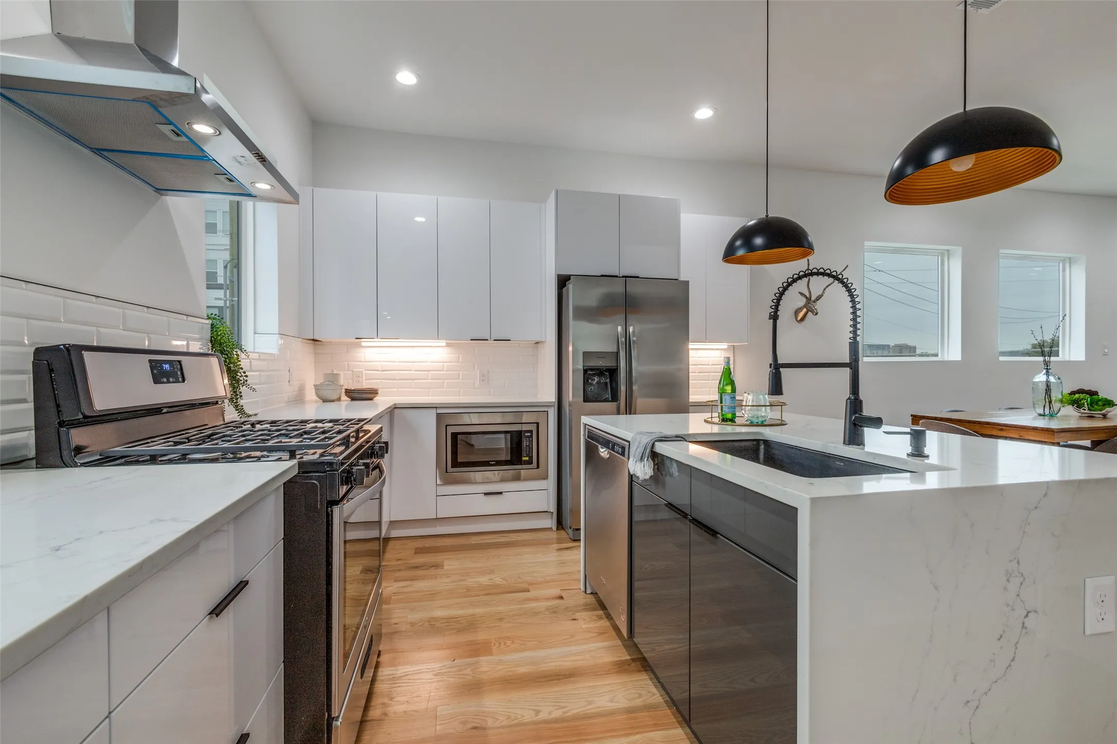 Townhouse For Rent in Dallas County , 2714 N Carroll Avenue 101, Dallas, Texas 75204, 3 Bedroom, 4 Bathroom, 2 Garage spaces, 2,199 Sqft, built in 2022, mls#21256645, Real Estate Agent in Dallas, Homes For Rent in Dallas county, Homes For Rent in Dallas, Realtor in Dallas Texas, Real Estate Brokerage Independent Realty Texas, Luminita Cordes Realtor