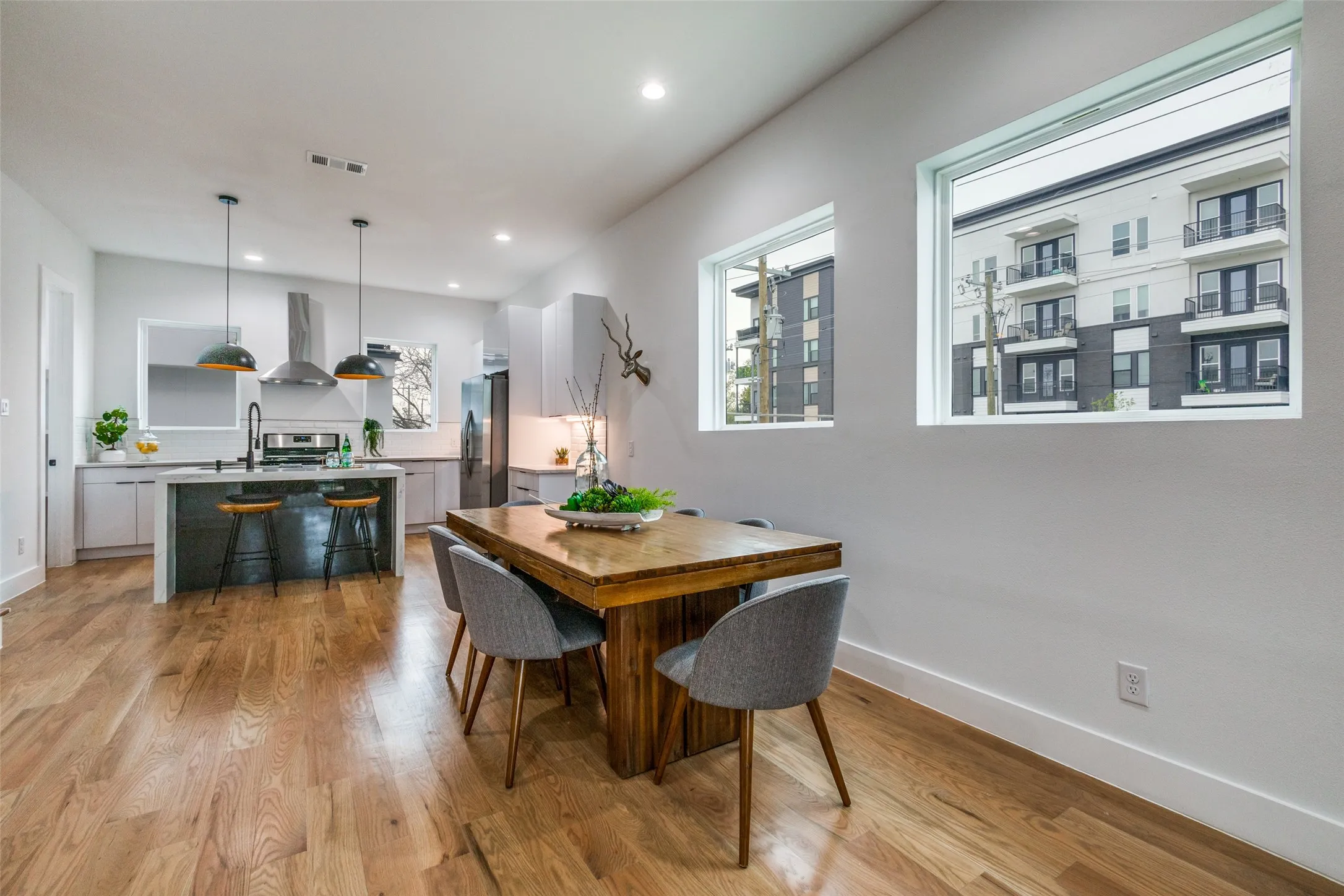 Townhouse For Rent in Dallas County , 2714 N Carroll Avenue 101, Dallas, Texas 75204, 3 Bedroom, 4 Bathroom, 2 Garage spaces, 2,199 Sqft, built in 2022, mls#21256645, Real Estate Agent in Dallas, Homes For Rent in Dallas county, Homes For Rent in Dallas, Realtor in Dallas Texas, Real Estate Brokerage Independent Realty Texas, Luminita Cordes Realtor