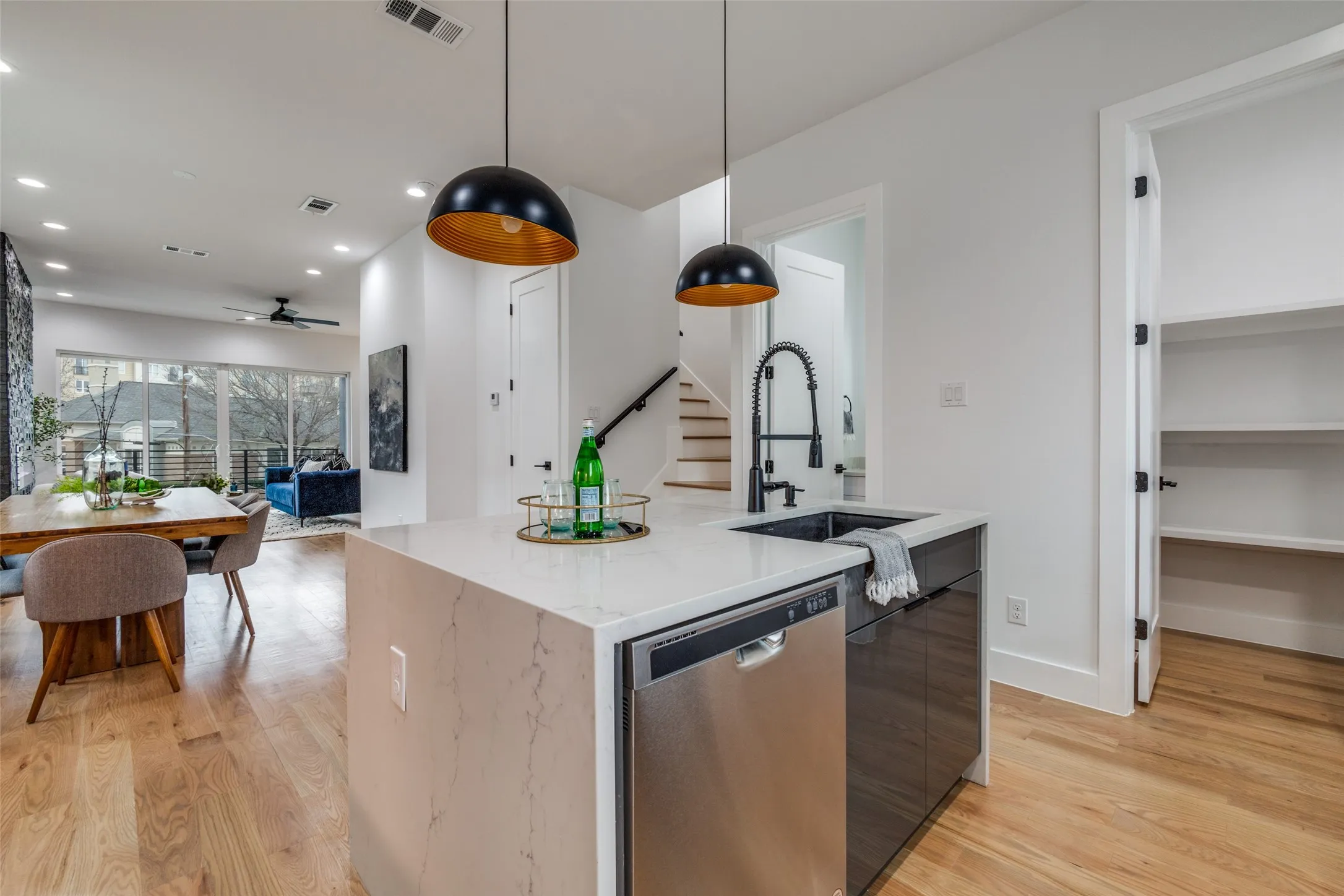 Townhouse For Rent in Dallas County , 2714 N Carroll Avenue 101, Dallas, Texas 75204, 3 Bedroom, 4 Bathroom, 2 Garage spaces, 2,199 Sqft, built in 2022, mls#21256645, Real Estate Agent in Dallas, Homes For Rent in Dallas county, Homes For Rent in Dallas, Realtor in Dallas Texas, Real Estate Brokerage Independent Realty Texas, Luminita Cordes Realtor