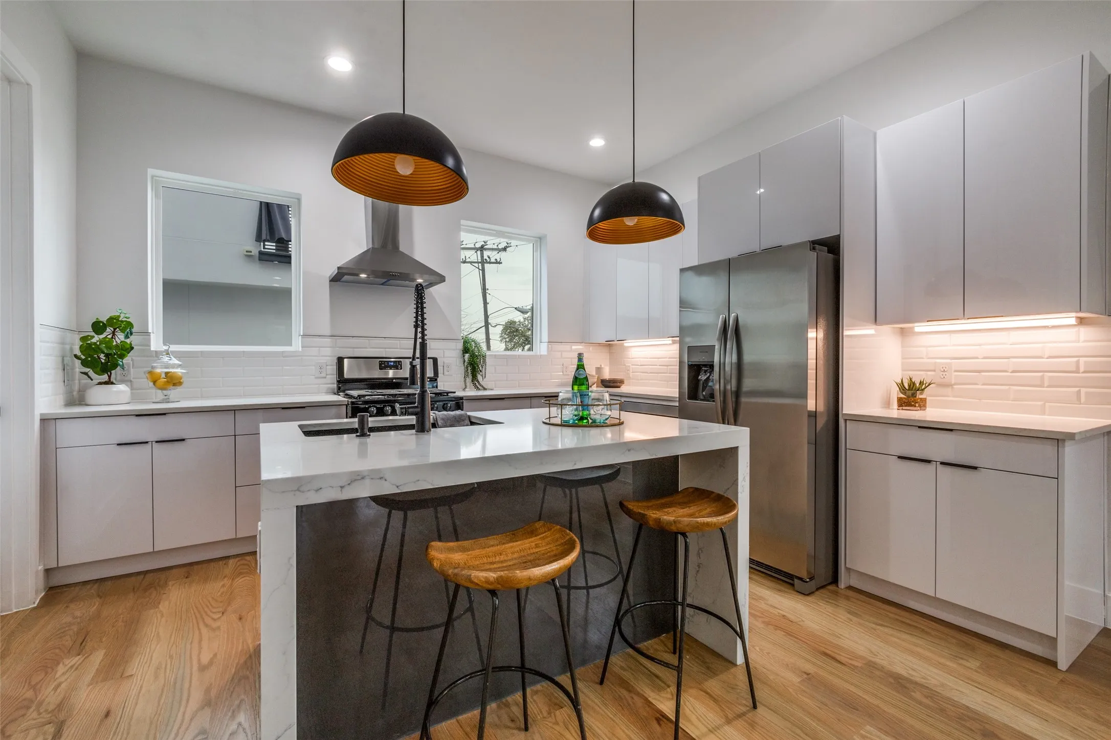 Townhouse For Rent in Dallas County , 2714 N Carroll Avenue 101, Dallas, Texas 75204, 3 Bedroom, 4 Bathroom, 2 Garage spaces, 2,199 Sqft, built in 2022, mls#21256645, Real Estate Agent in Dallas, Homes For Rent in Dallas county, Homes For Rent in Dallas, Realtor in Dallas Texas, Real Estate Brokerage Independent Realty Texas, Luminita Cordes Realtor