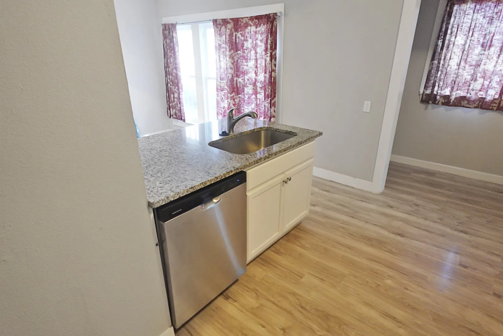 Single Family Residence For Sale in Comanche County , 241 W Ross Avenue, De Leon, Texas 76444, 5 Bedrooms, 3 Bathrooms, Garage spaces, 1,954 Sqft, built in 1920, Price $184,000, mls#21256647, Real Estate Agent in De Leon, Homes For Sale in Comanche county, Homes For Sale in De Leon, Realtor in De Leon Texas, Real Estate Brokerage Independent Realty Texas, Luminita Cordes Realtor