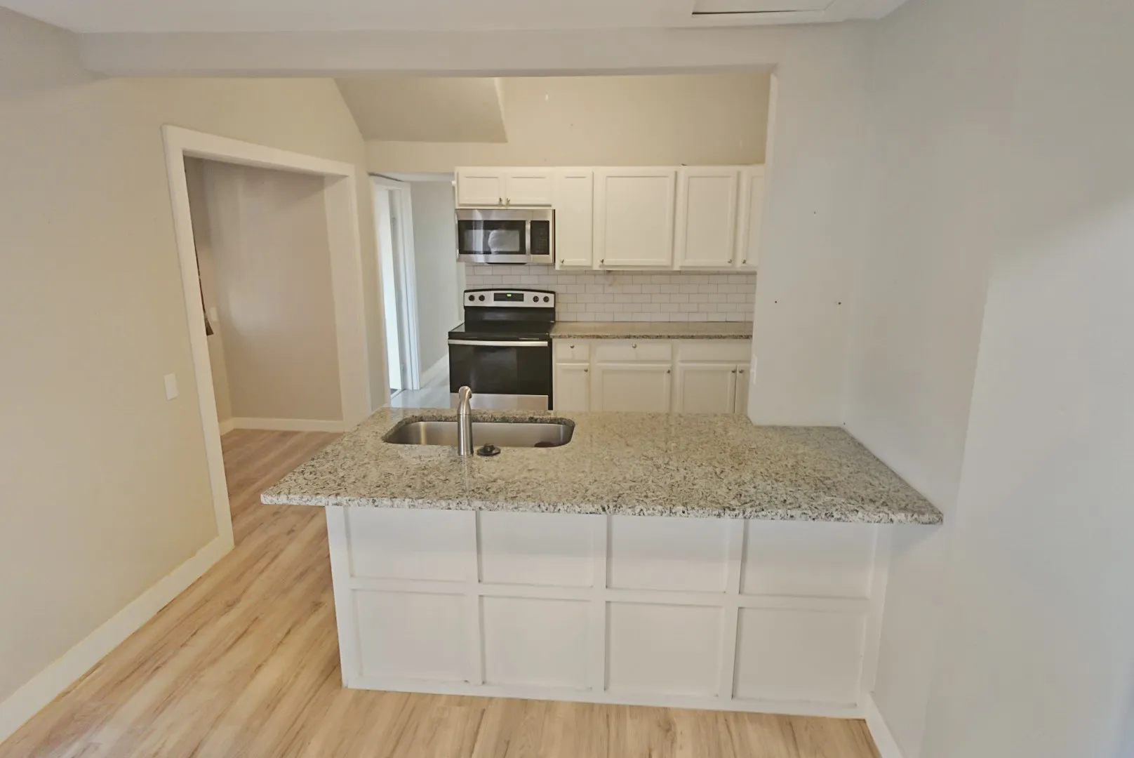 Single Family Residence For Sale in Comanche County , 241 W Ross Avenue, De Leon, Texas 76444, 5 Bedrooms, 3 Bathrooms, Garage spaces, 1,954 Sqft, built in 1920, Price $184,000, mls#21256647, Real Estate Agent in De Leon, Homes For Sale in Comanche county, Homes For Sale in De Leon, Realtor in De Leon Texas, Real Estate Brokerage Independent Realty Texas, Luminita Cordes Realtor